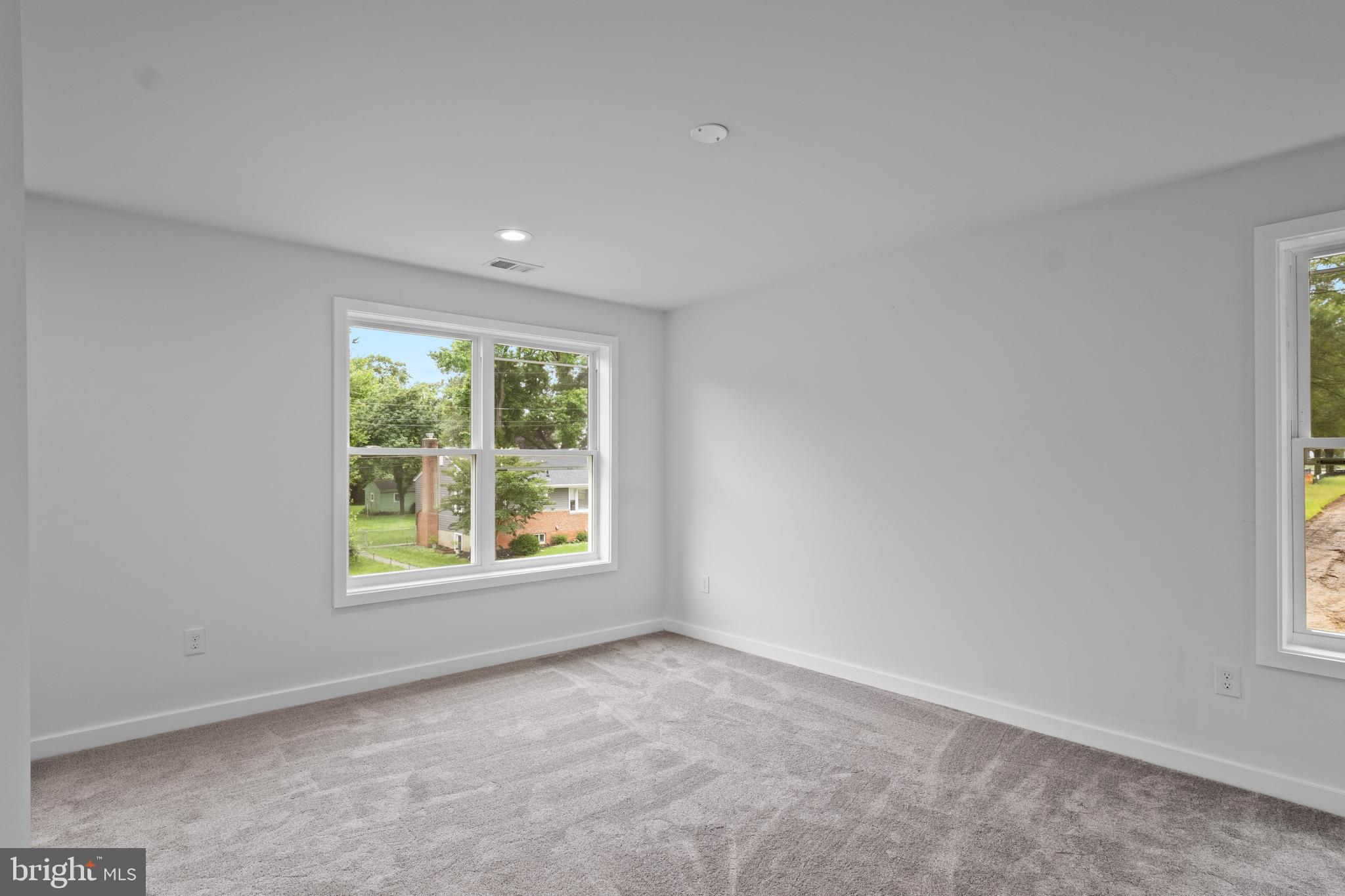 OAK SPRING - Residential