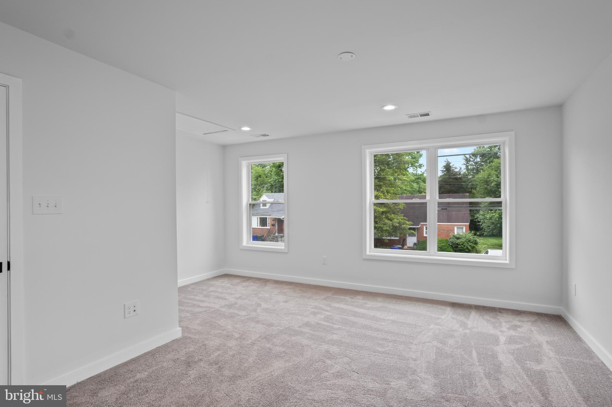 OAK SPRING - Residential