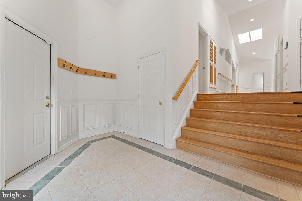 9 MERIDAN LANE