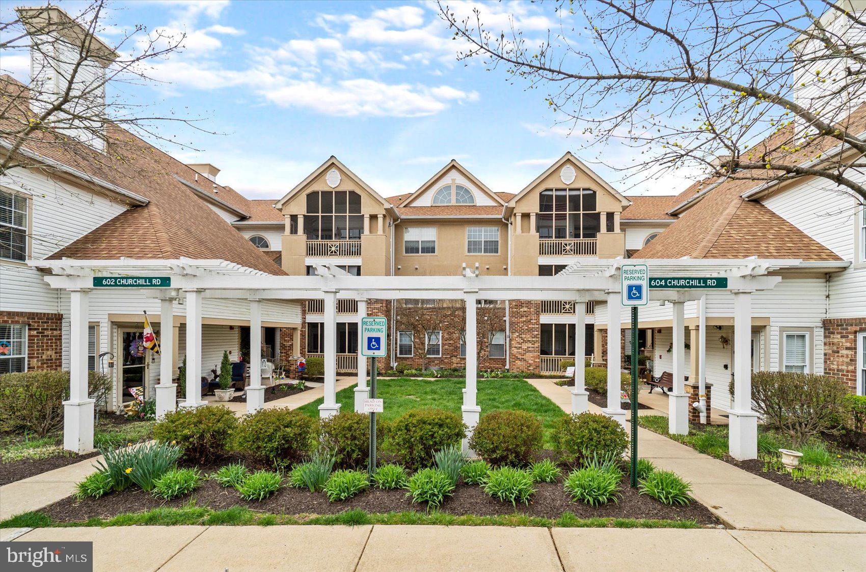 ENGLISH COUNTRY MANOR - Residential