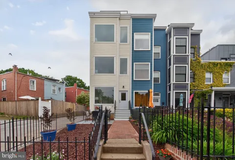 MLS: DCDC2262154