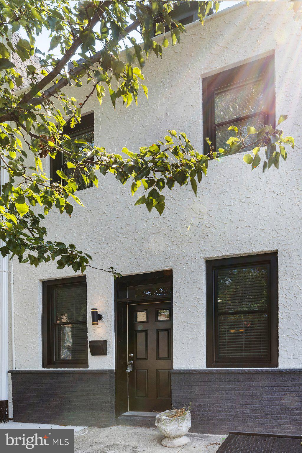 943 E PASSYUNK AVENUE