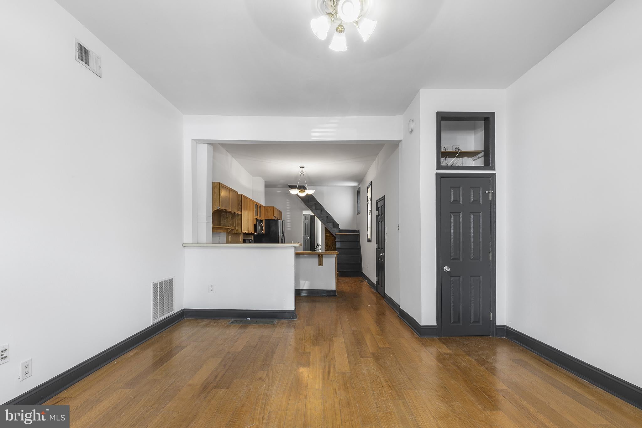 943 E PASSYUNK AVENUE