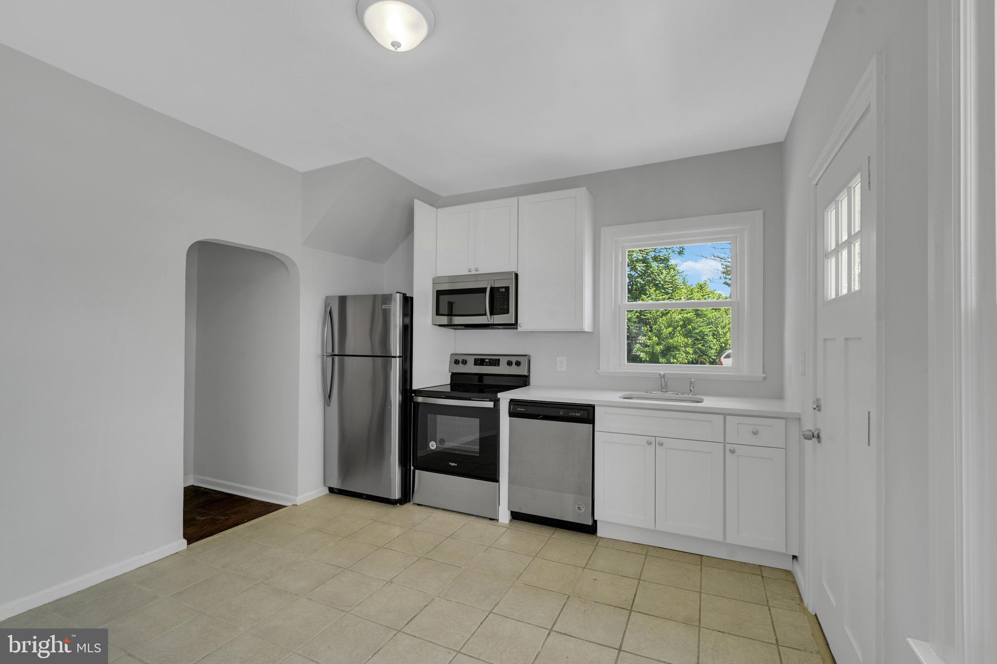 121 E BROWNING ROAD