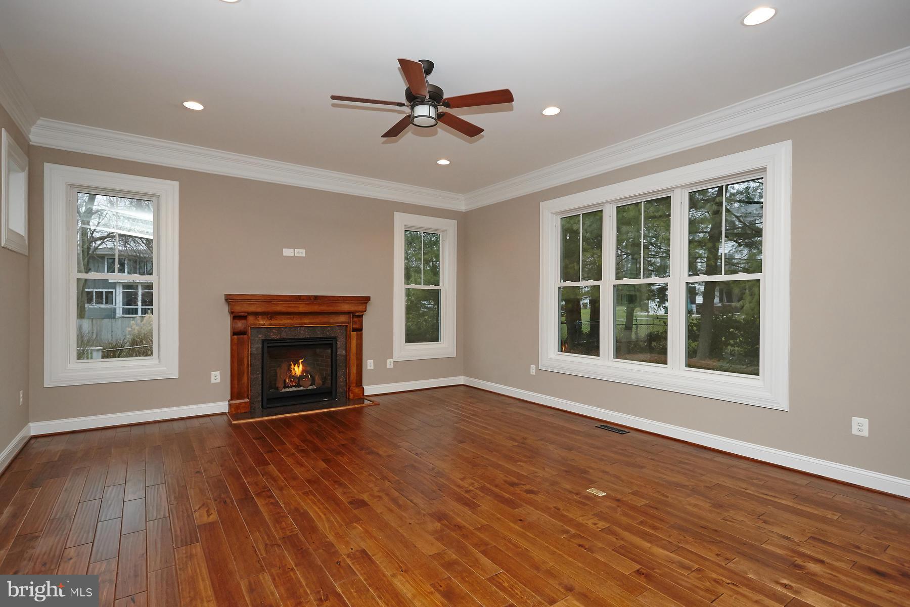 VIENNA WOODS - Residential