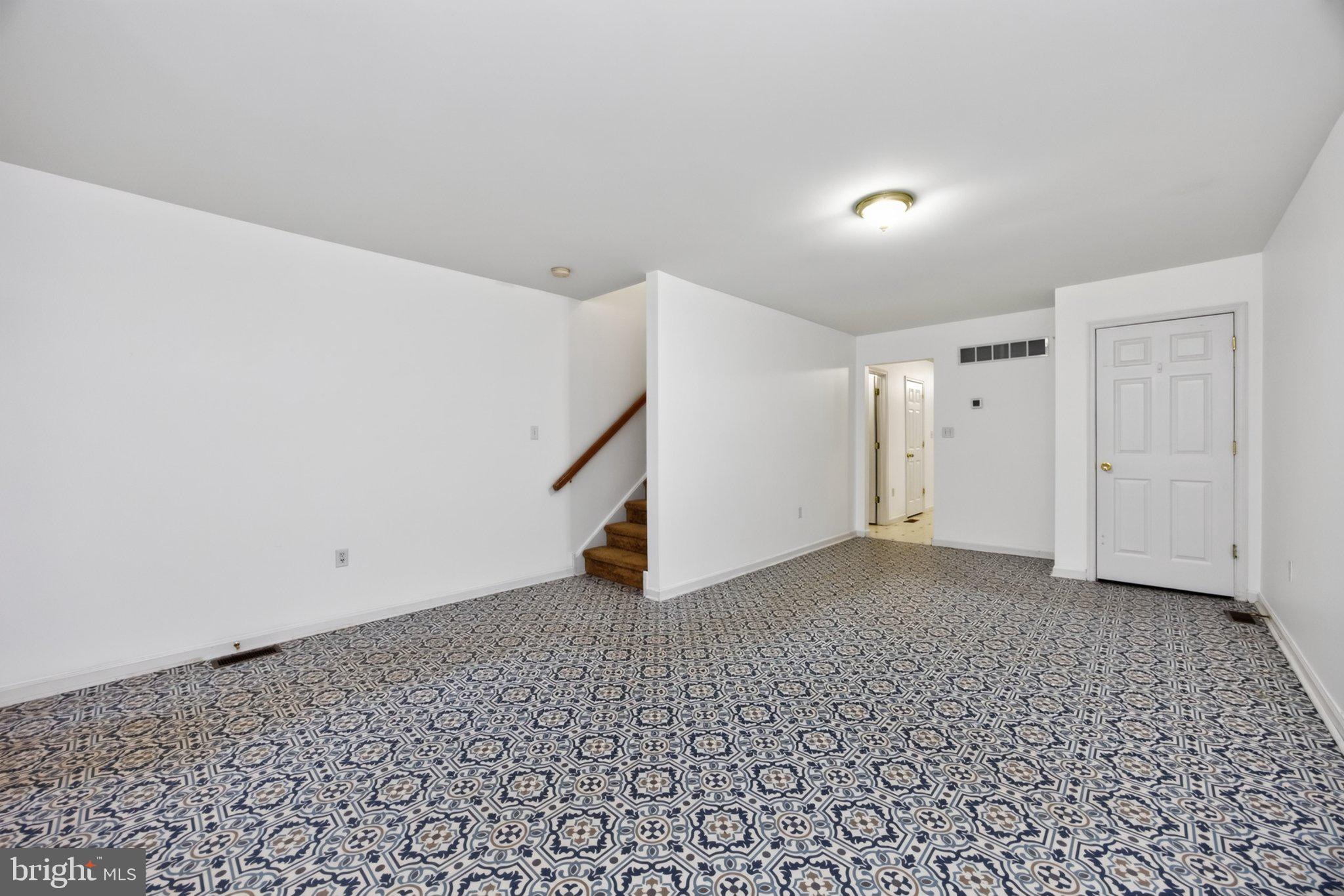 521 W CHESTNUT STREET