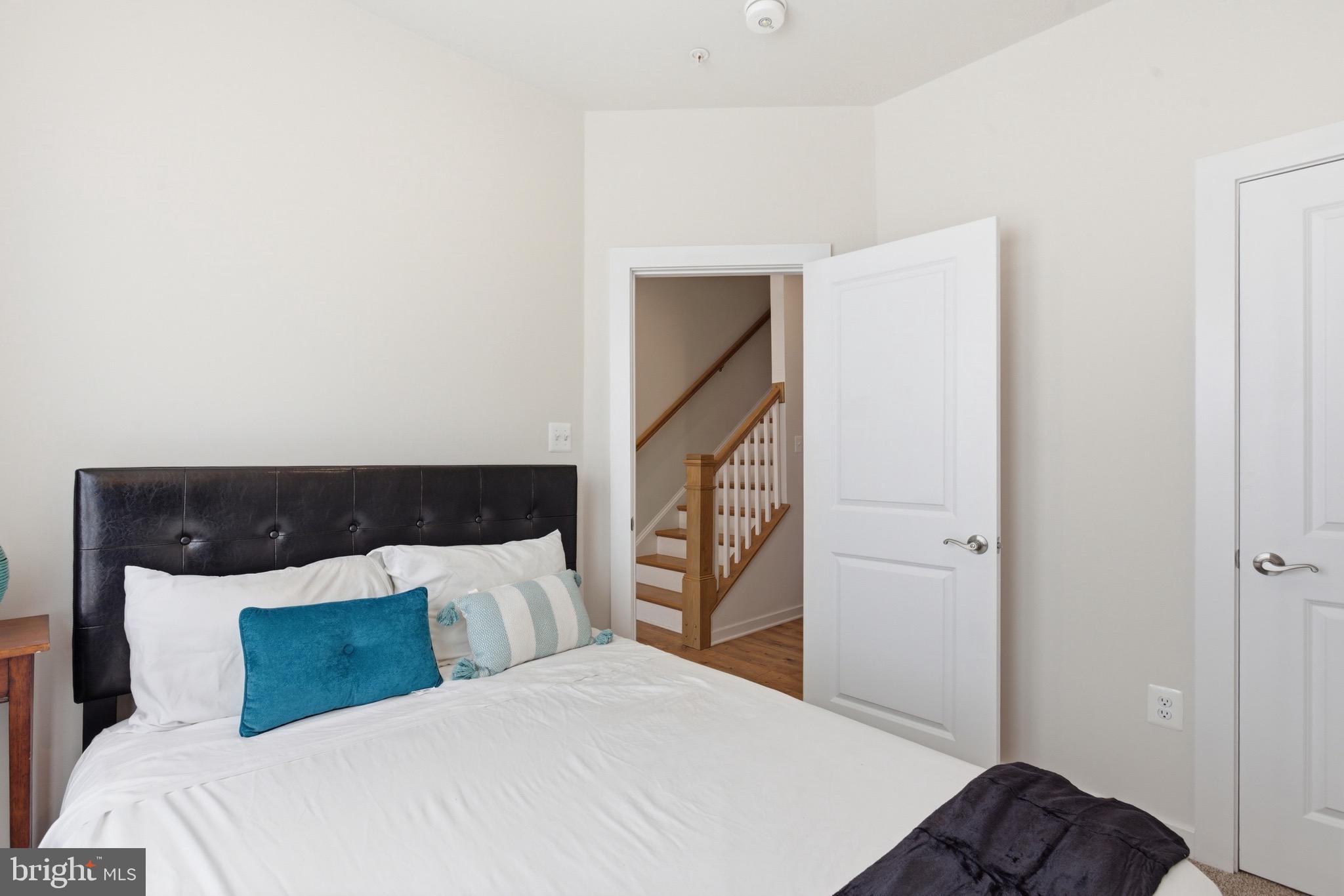 RIVERFRONT - Residential