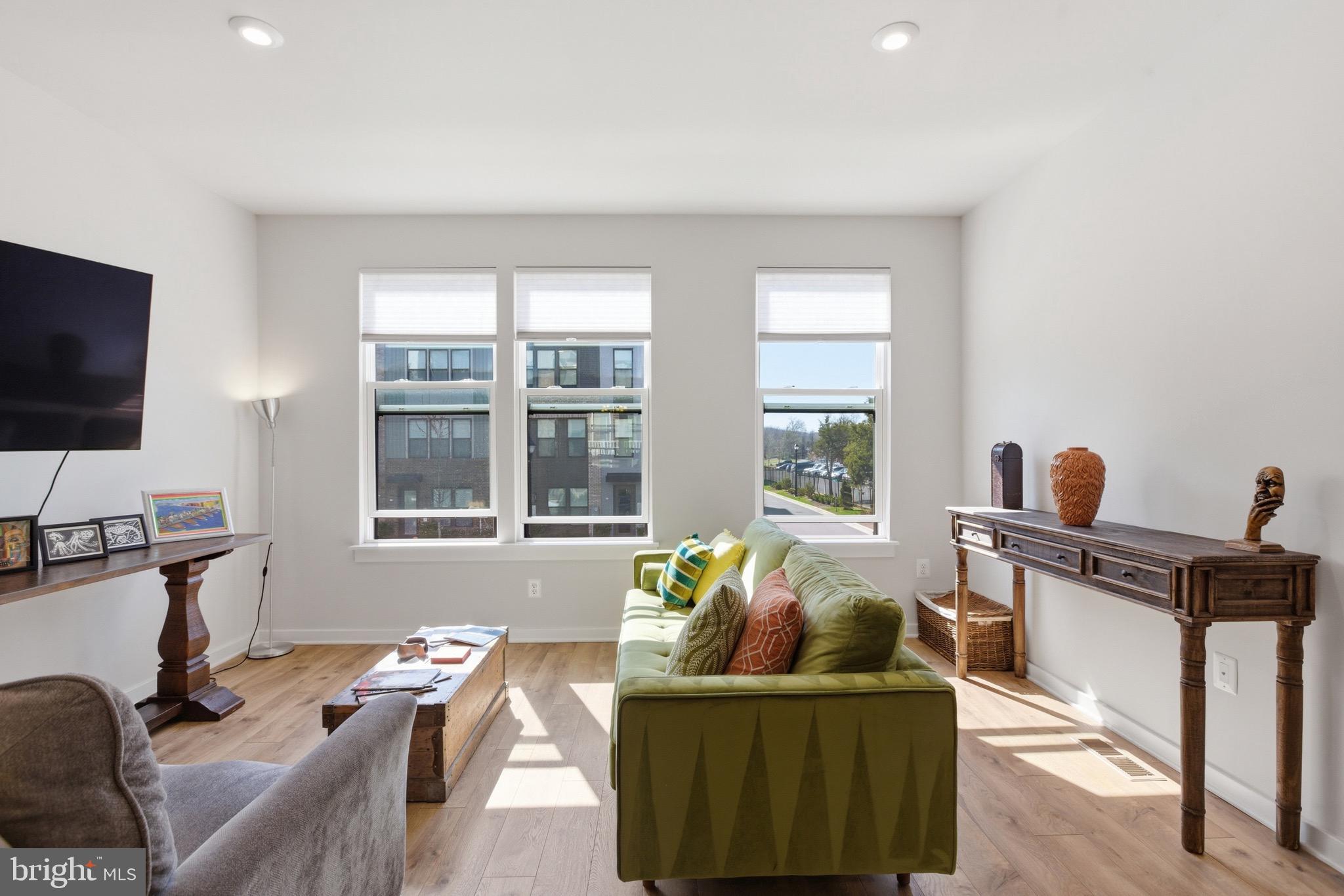 RIVERFRONT - Residential