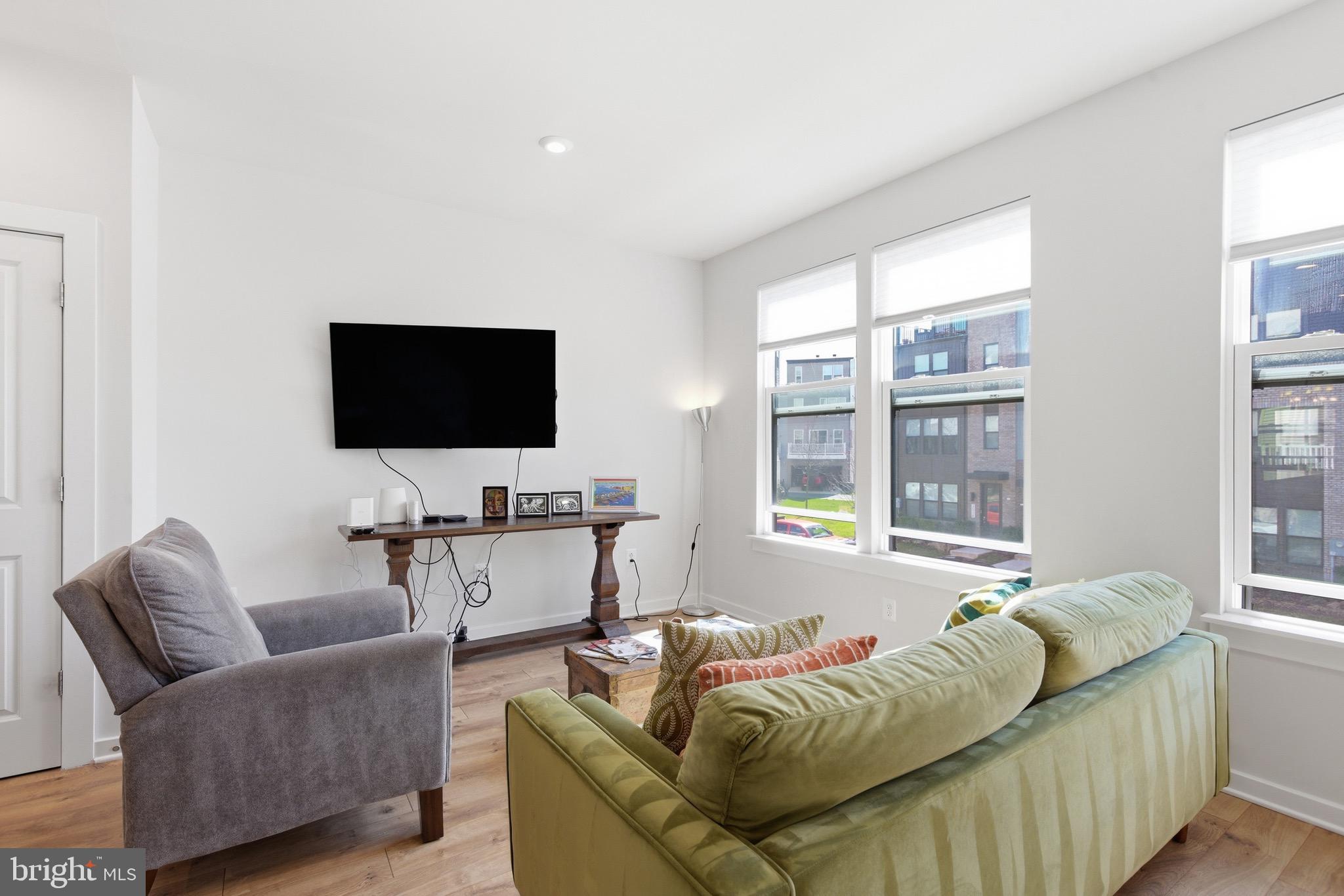 RIVERFRONT - Residential