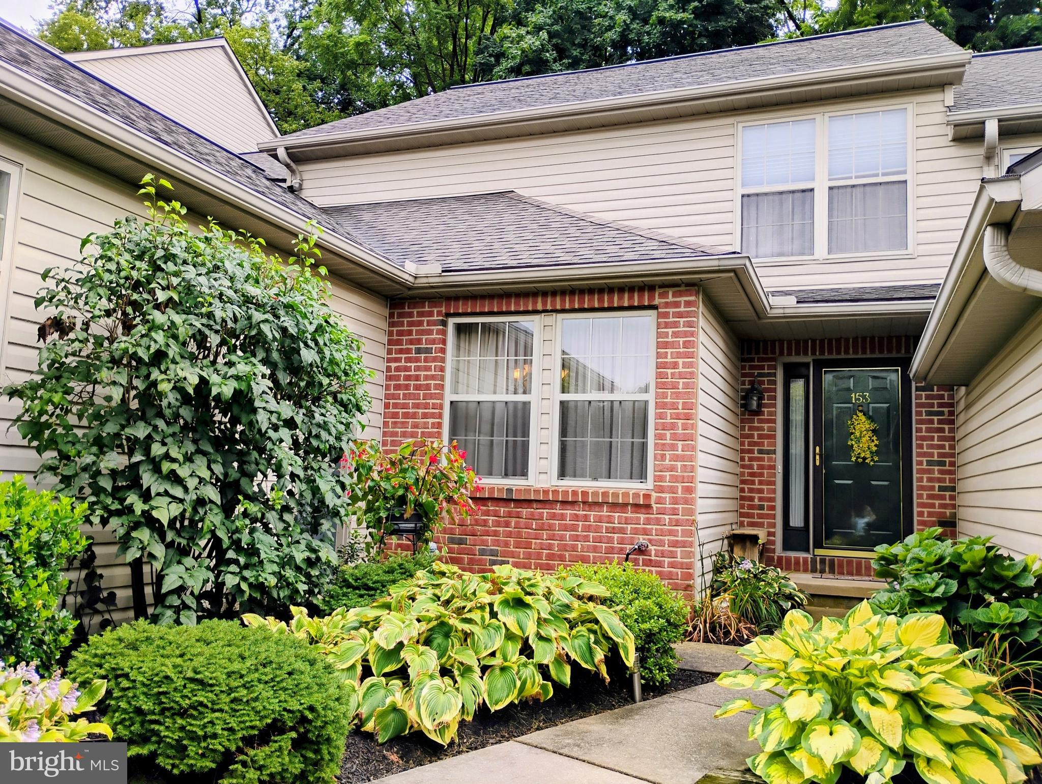 Nestled in the serene River Bend Park community, this charming home offers a perfect blend of comfort and style. Natural light cascades through skylights in the cathedral ceiling of the large living room, creating a warm and inviting ambiance. Close the pocket doors and cozy up by the double-sided gas fireplace, perfect for chilly evenings. The heart of the home is the kitchen, complete with an island and adjoining dining room. Main floor laundry adds convenience to your daily routine. Ceiling fans throughout. Step outside onto the private deck overlooking wooded area to enjoy your morning coffee or unwind after a long day. Luxurious master suite includes large walk-in closet and spacious master bathroom with soaking tub Living in River Bend Park means enjoying a gated community with well-maintained common areas, ensuring peace of mind and a sense of belonging. The neighborhood is surrounded by lush parks, ideal for leisurely strolls or picnics, and offers easy access to local amenities. Experience the warmth of River Bend Park, where every detail is designed for a fulfilling lifestyle.