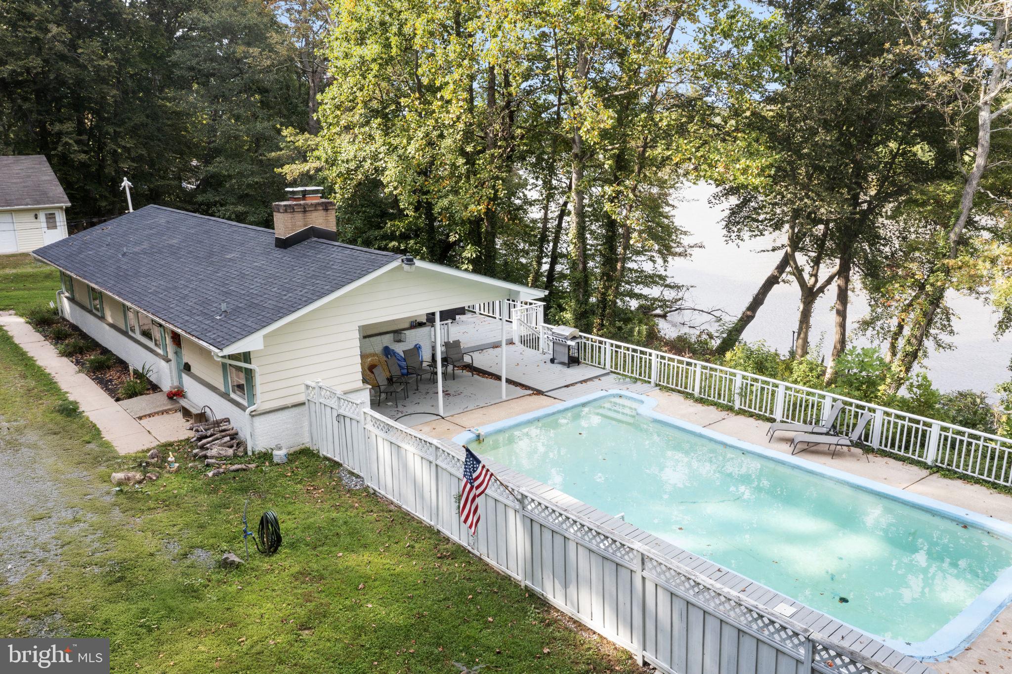 LOCUST POINT - Residential