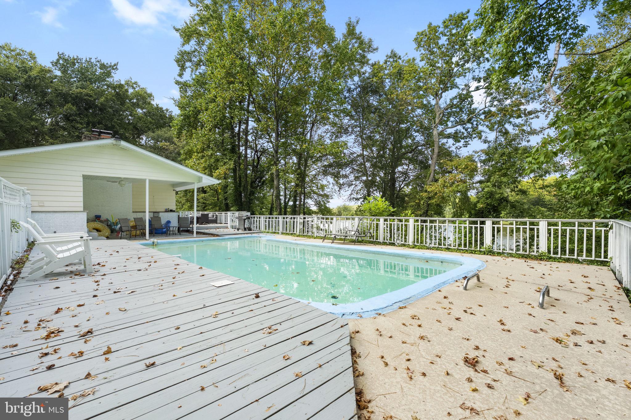 LOCUST POINT - Residential