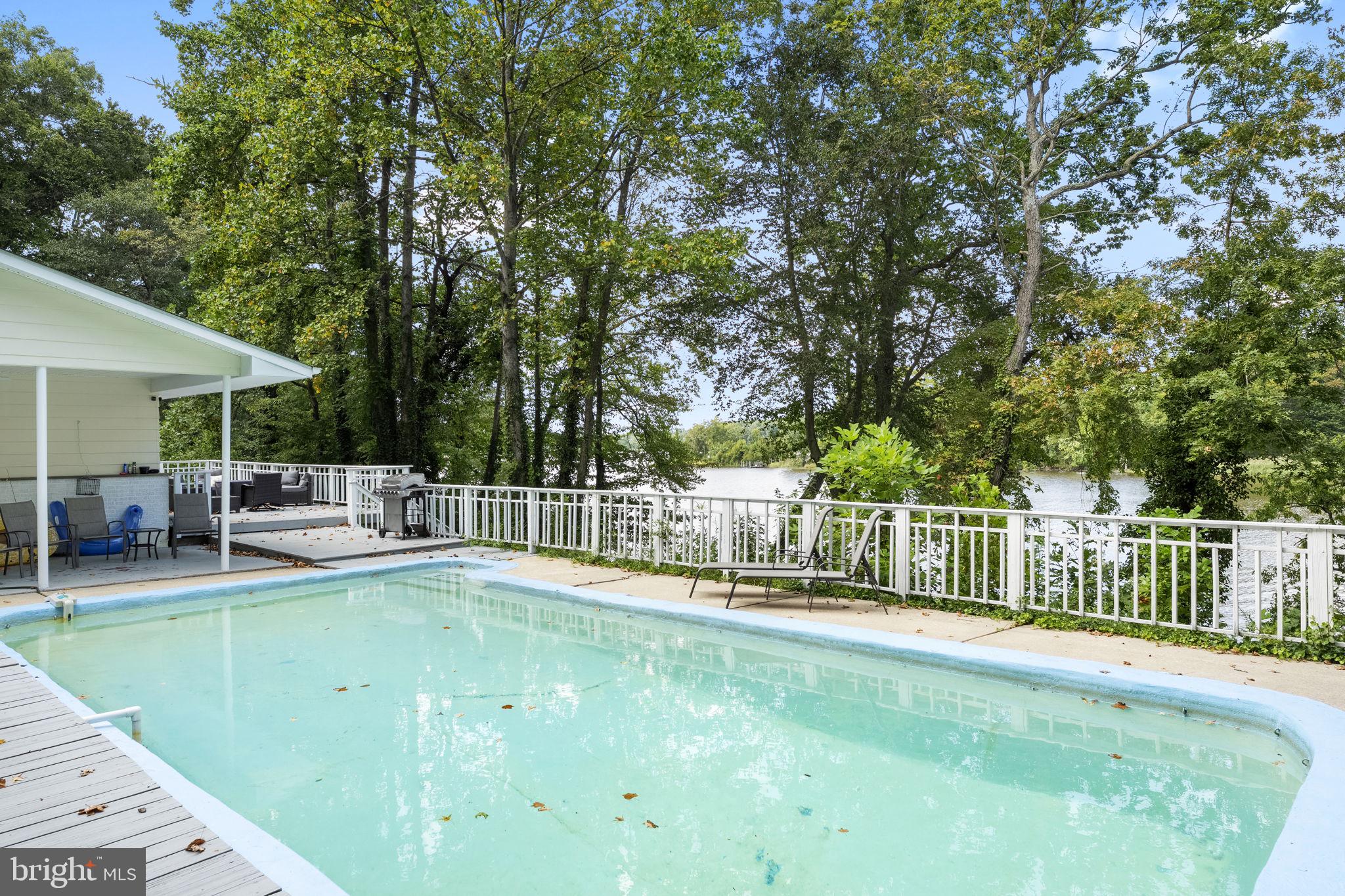 LOCUST POINT - Residential