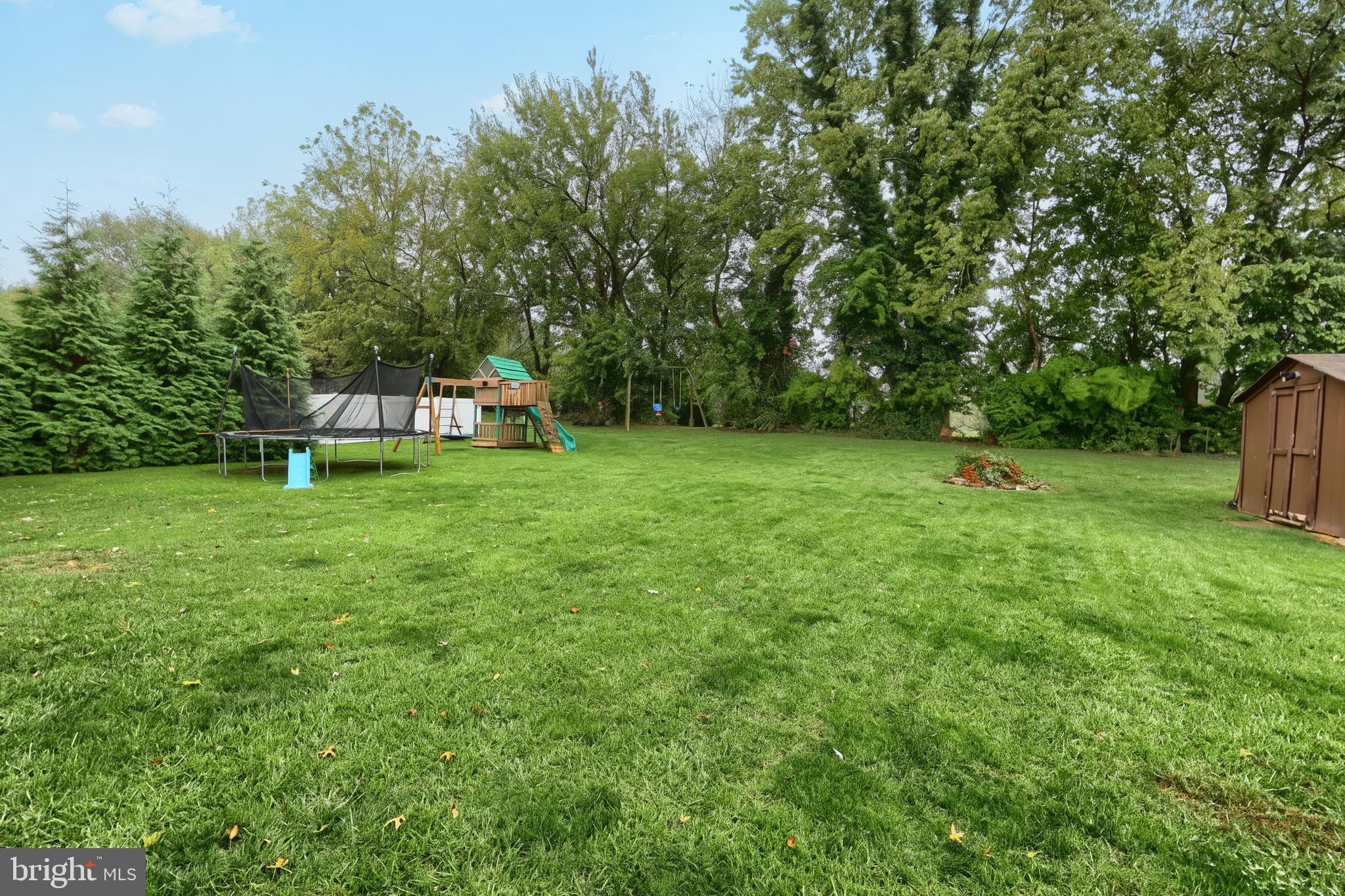 2824 GLEN HOLLOW DRIVE