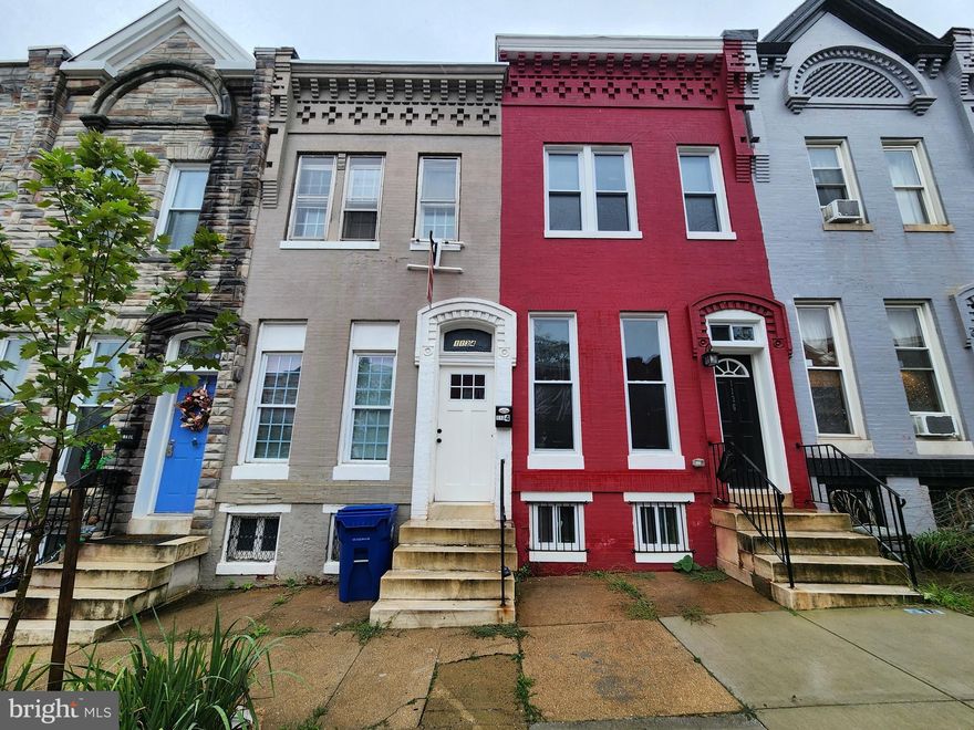 ONLINE AUCTION: Bidding begins 6/30/25 @ 10:00am, bidding ends 7/2/25 @ 12:10pm. List price is the suggested starting bid.
2 Story Townhouse located in the Upton area. JUST MINUTES to UMMC and the Upton–Avenue Market station. Easy access to major traffic artery W Franklin St.

Property updates are believed to include:
-bathrooms
-rear driveway
-roof
-appliances
-electrical panel box

Believed to be Set up As:
-3 Bedrooms
-2 Full Bathrooms
-Partially Finished Basement
