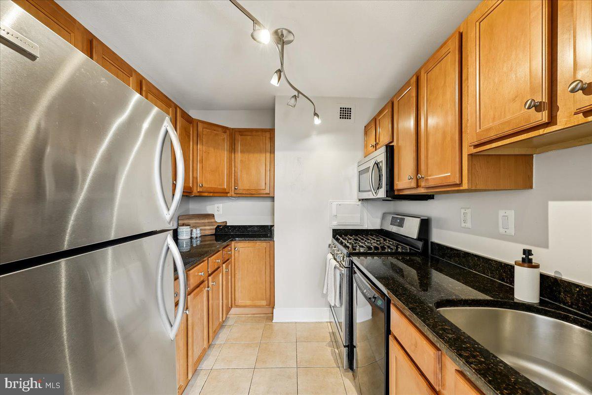 1220 BLAIR MILL ROAD 804