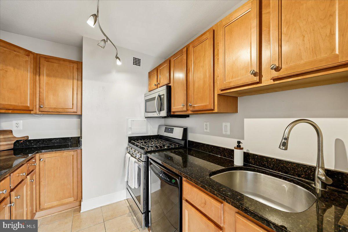 1220 BLAIR MILL ROAD 804