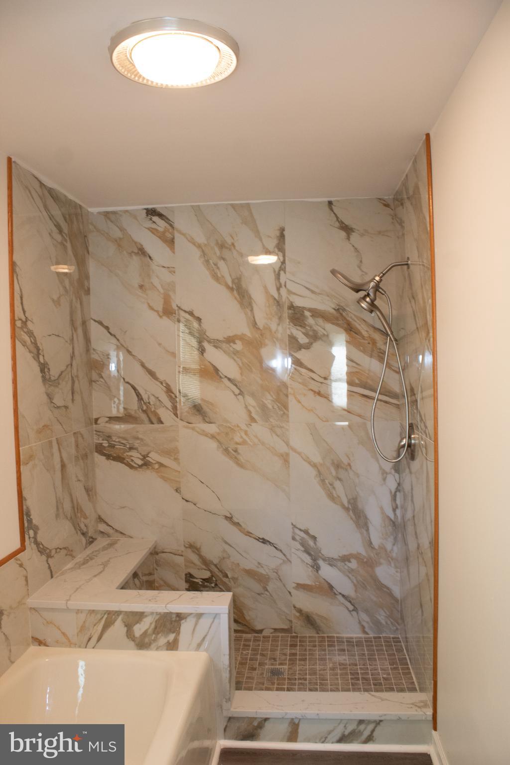 ROMANCOKE ON THE BAY - Residential