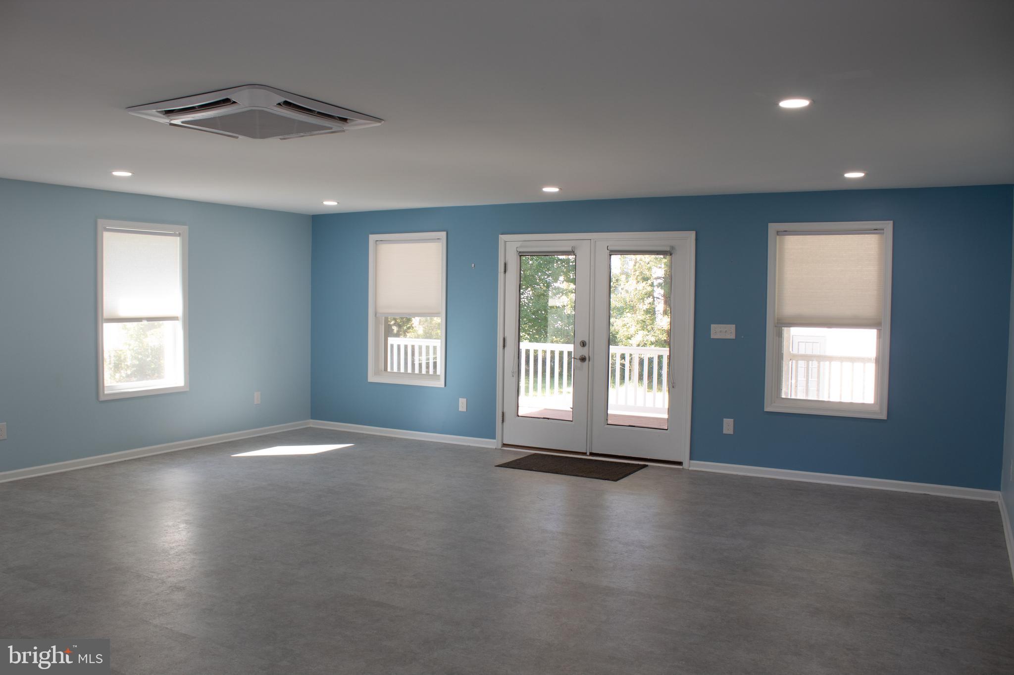 ROMANCOKE ON THE BAY - Residential