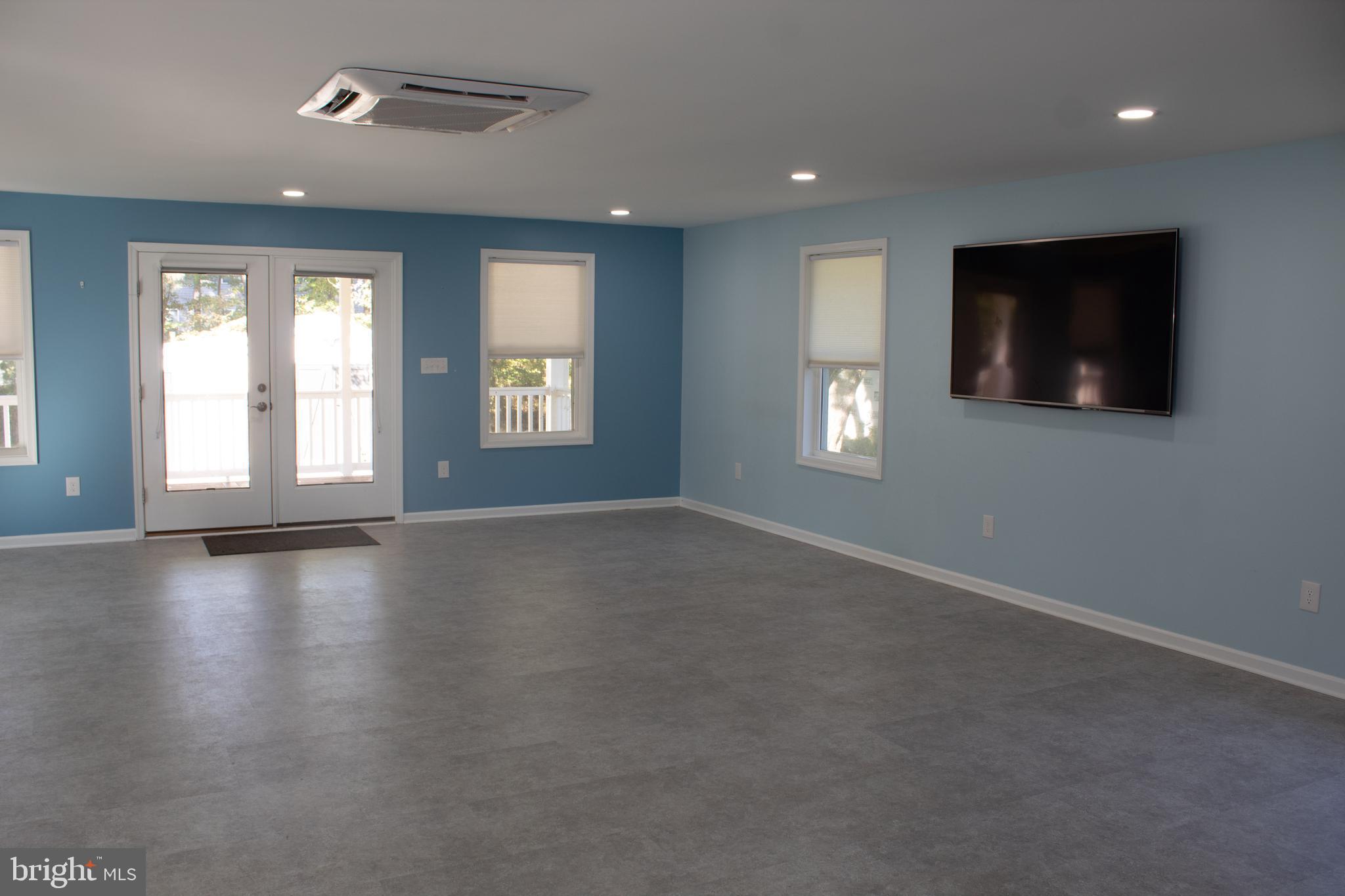 ROMANCOKE ON THE BAY - Residential