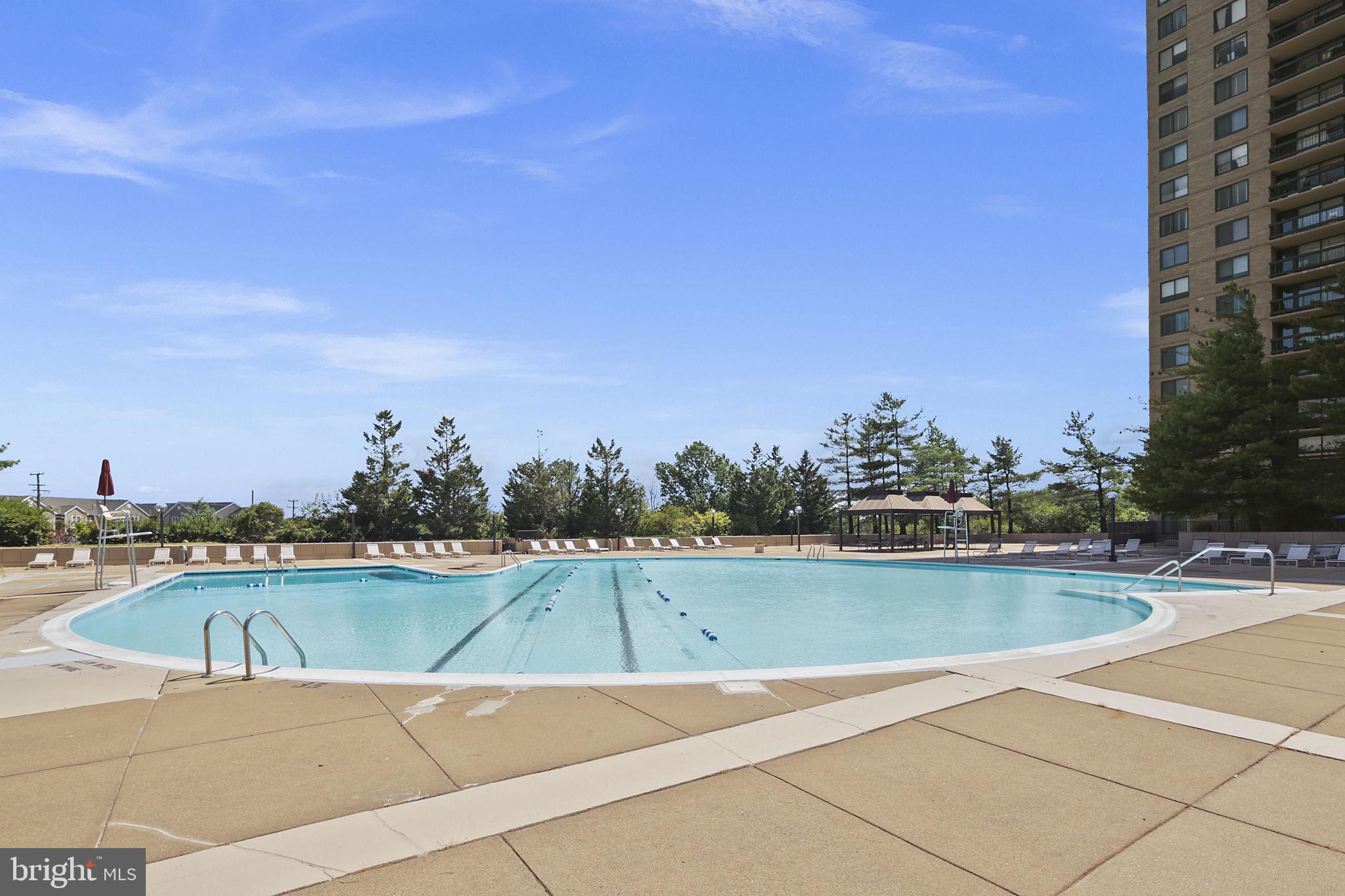 SKYLINE PLAZA - Residential