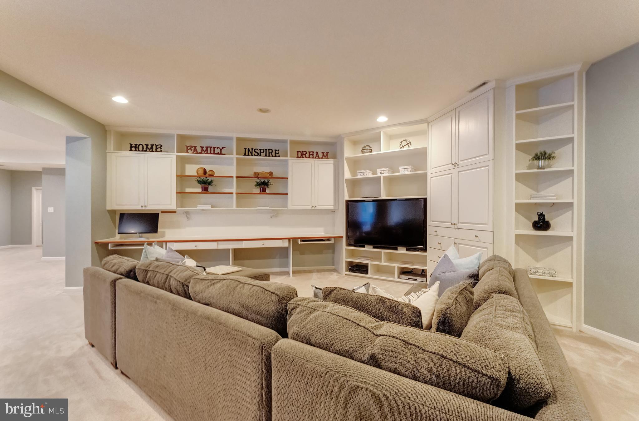 WOODLAND ESTATES - Residential