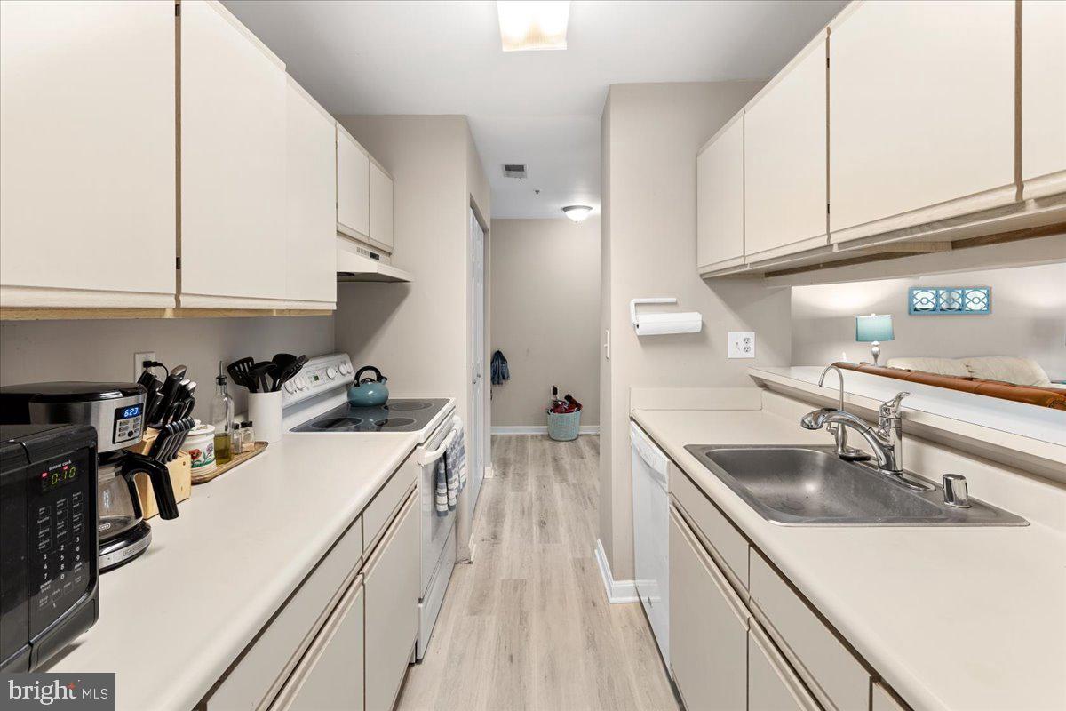 OAK LEAF VILLAS - Residential