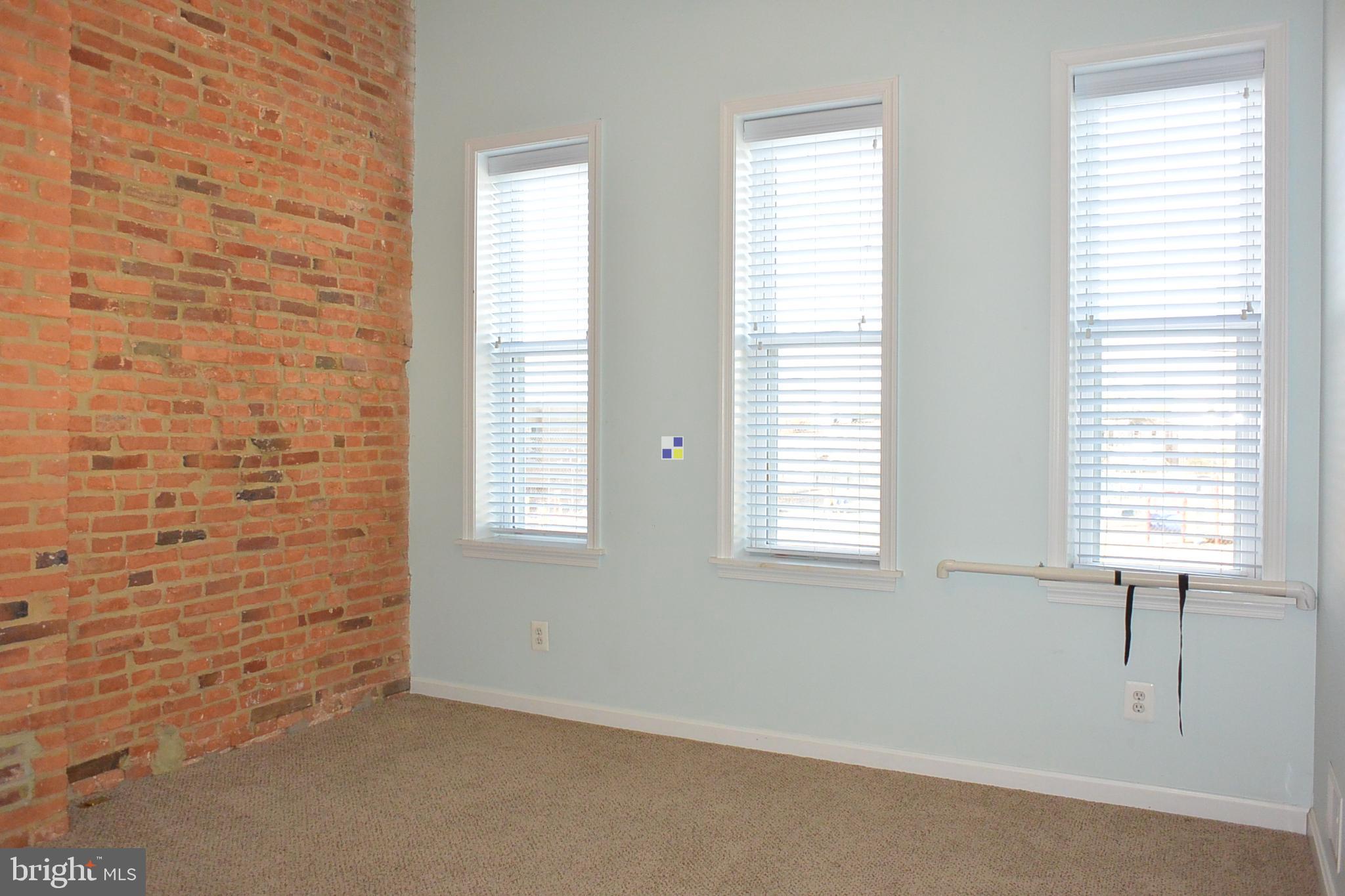 RIVERSIDE - Residential Lease