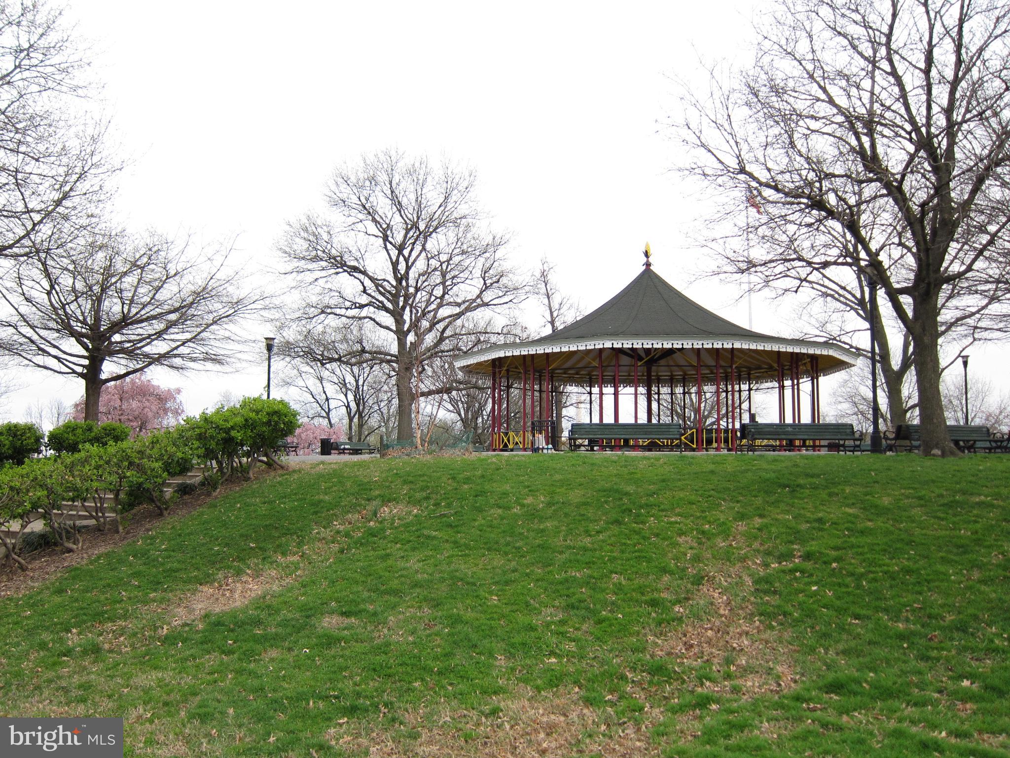 RIVERSIDE - Residential Lease