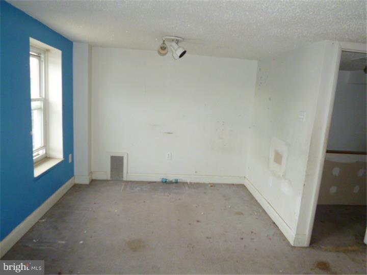 EAST FALLS - Residential