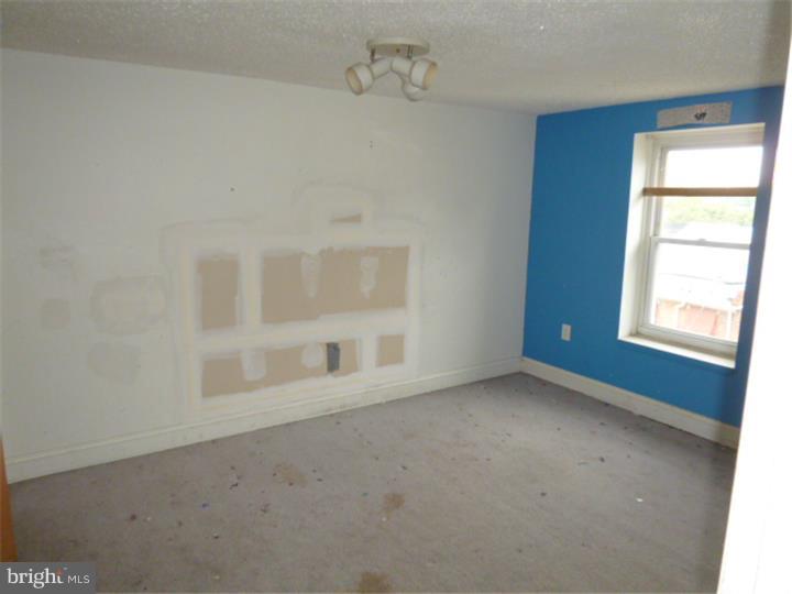 EAST FALLS - Residential