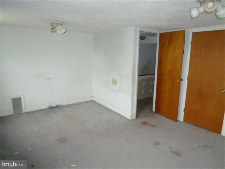 EAST FALLS - Residential