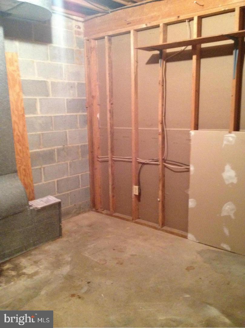 CHURCHILL SQUARE - Residential Lease