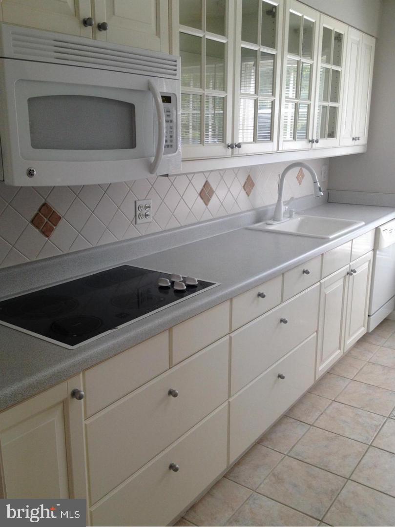 CHURCHILL SQUARE - Residential Lease