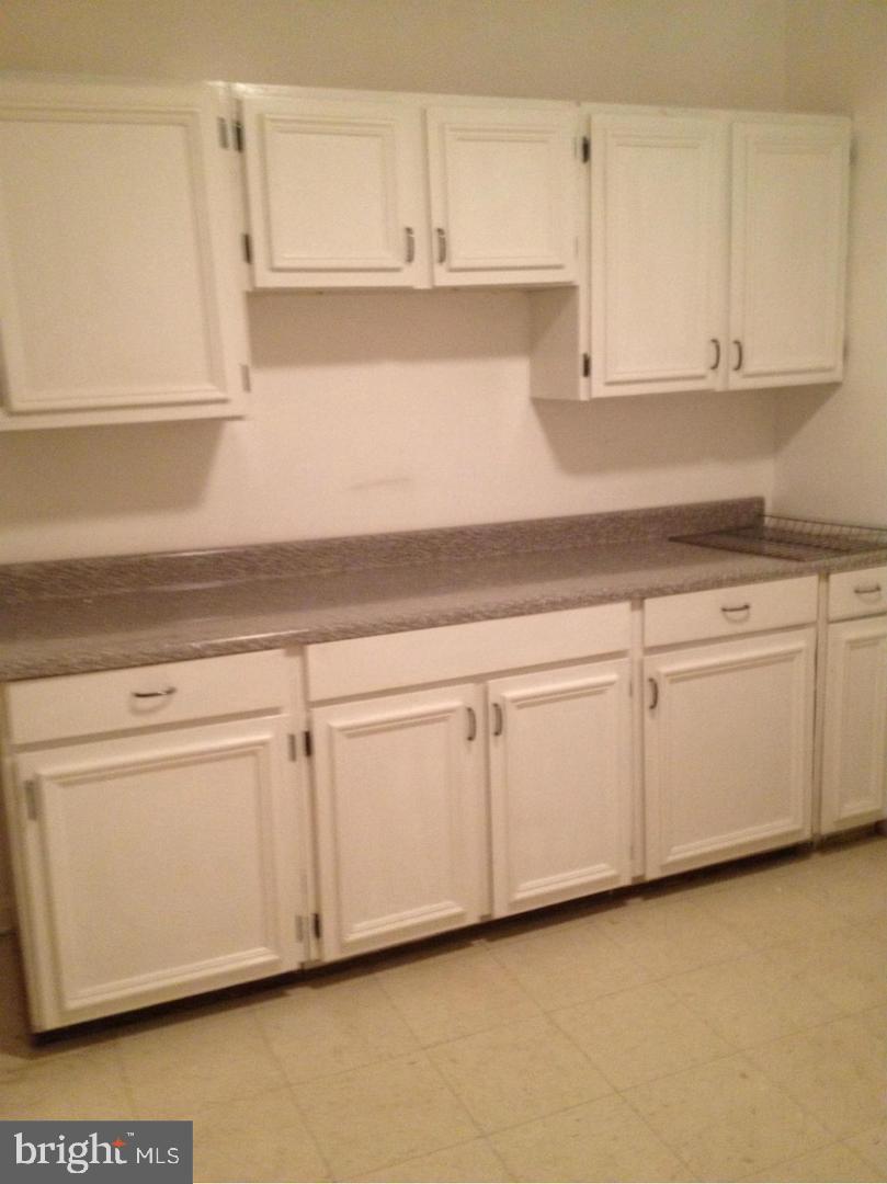 CHURCHILL SQUARE - Residential Lease