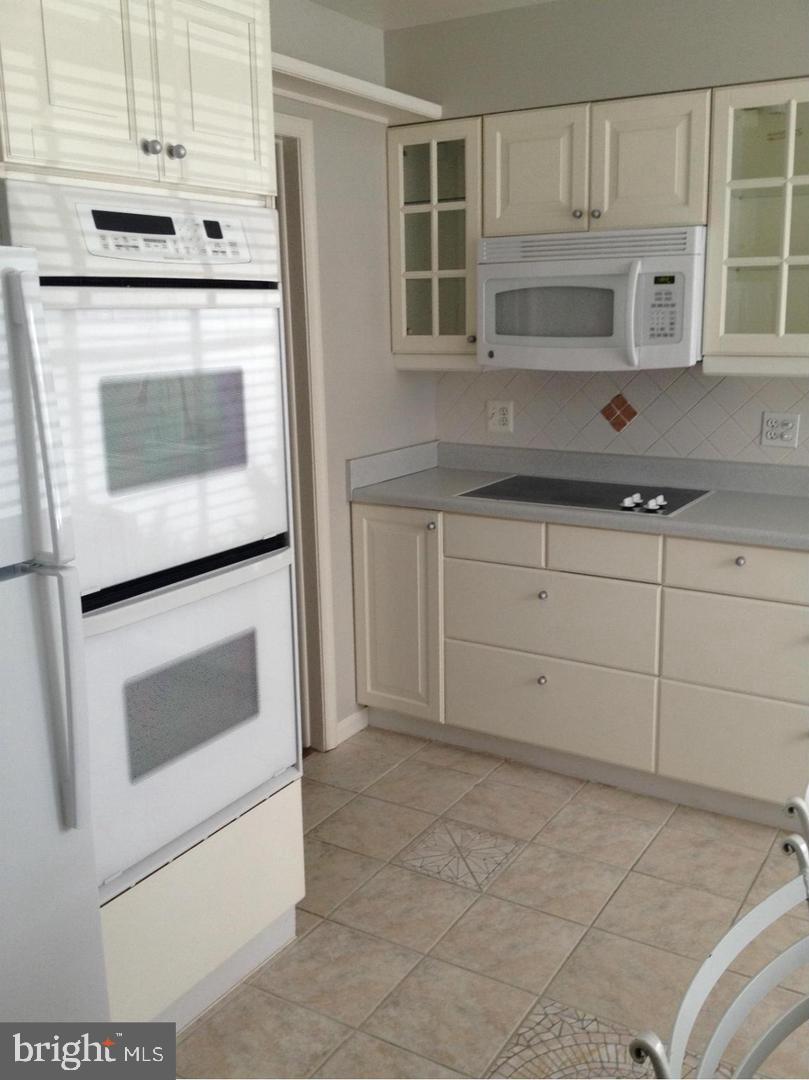 CHURCHILL SQUARE - Residential Lease