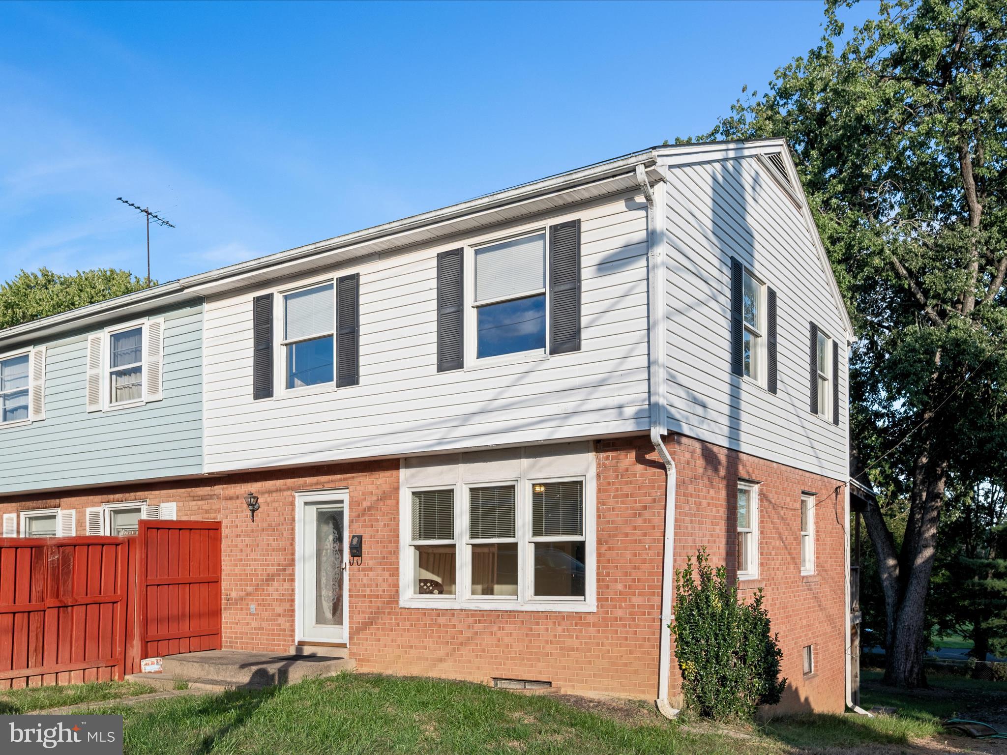 414 MADISON COURT SE