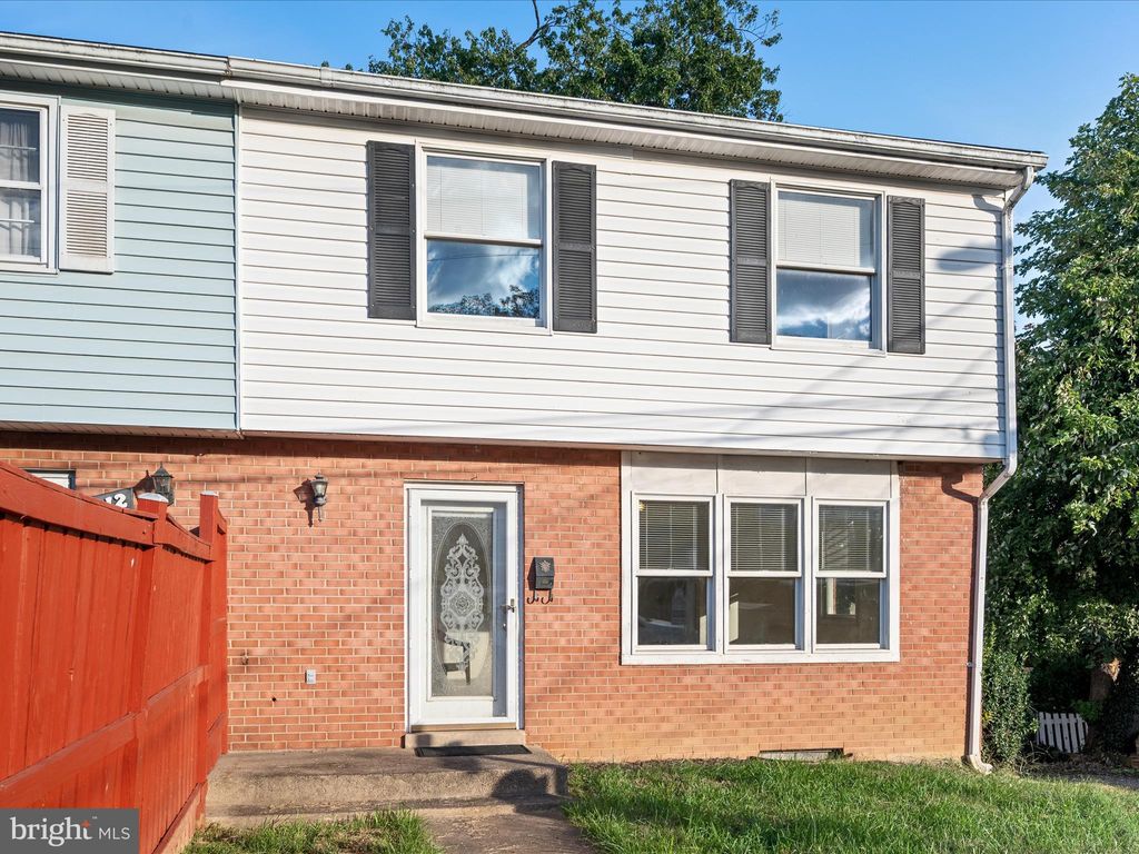 Photo of 414 Madison Court SE, LEESBURG, VA 20175 (MLS # VALO2096016)