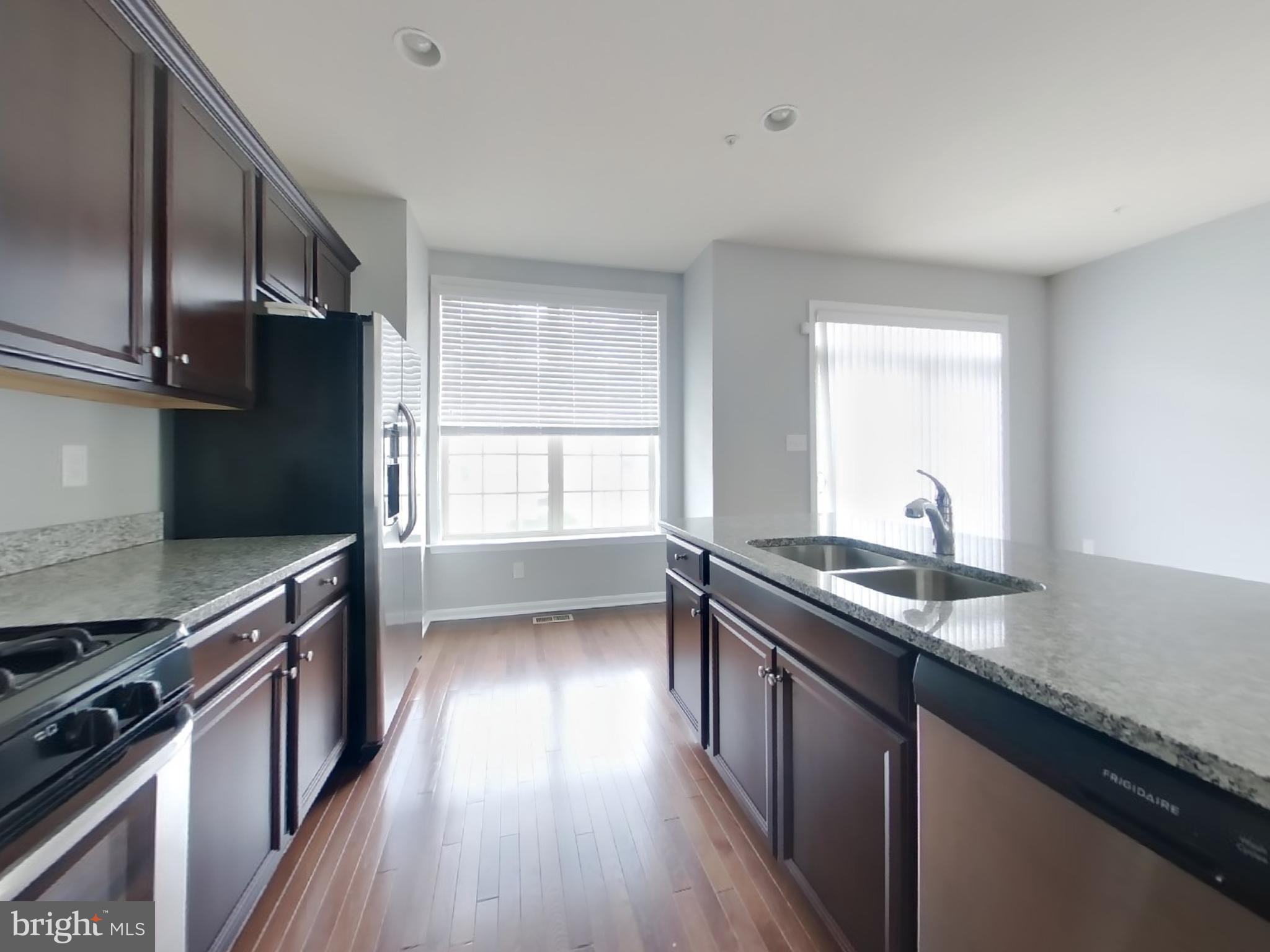 WOODMORE TOWNE CENTRE - Residential Lease