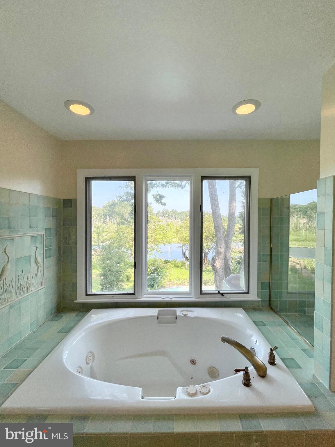 RIVERSIDE ESTATES - Residential