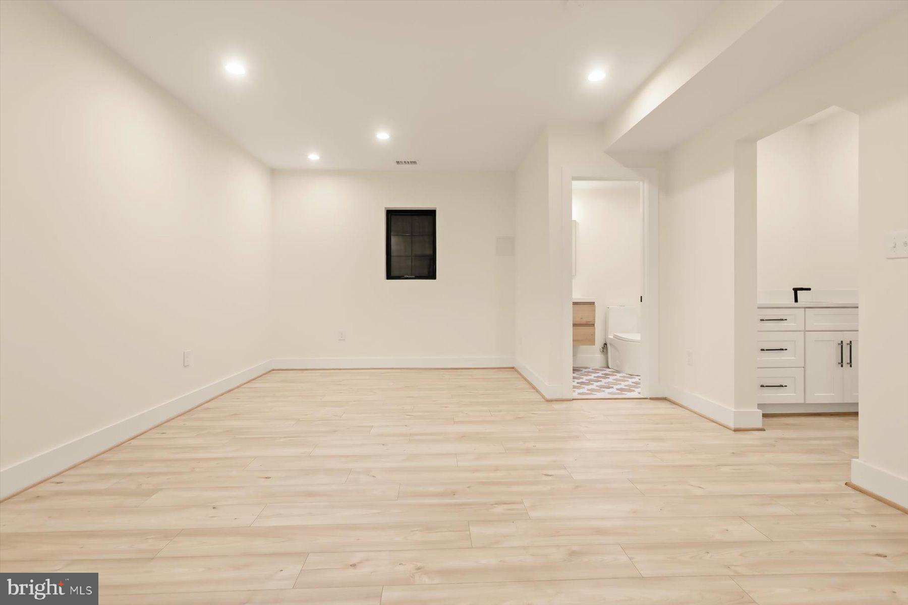 SEVEN OAKS - Residential