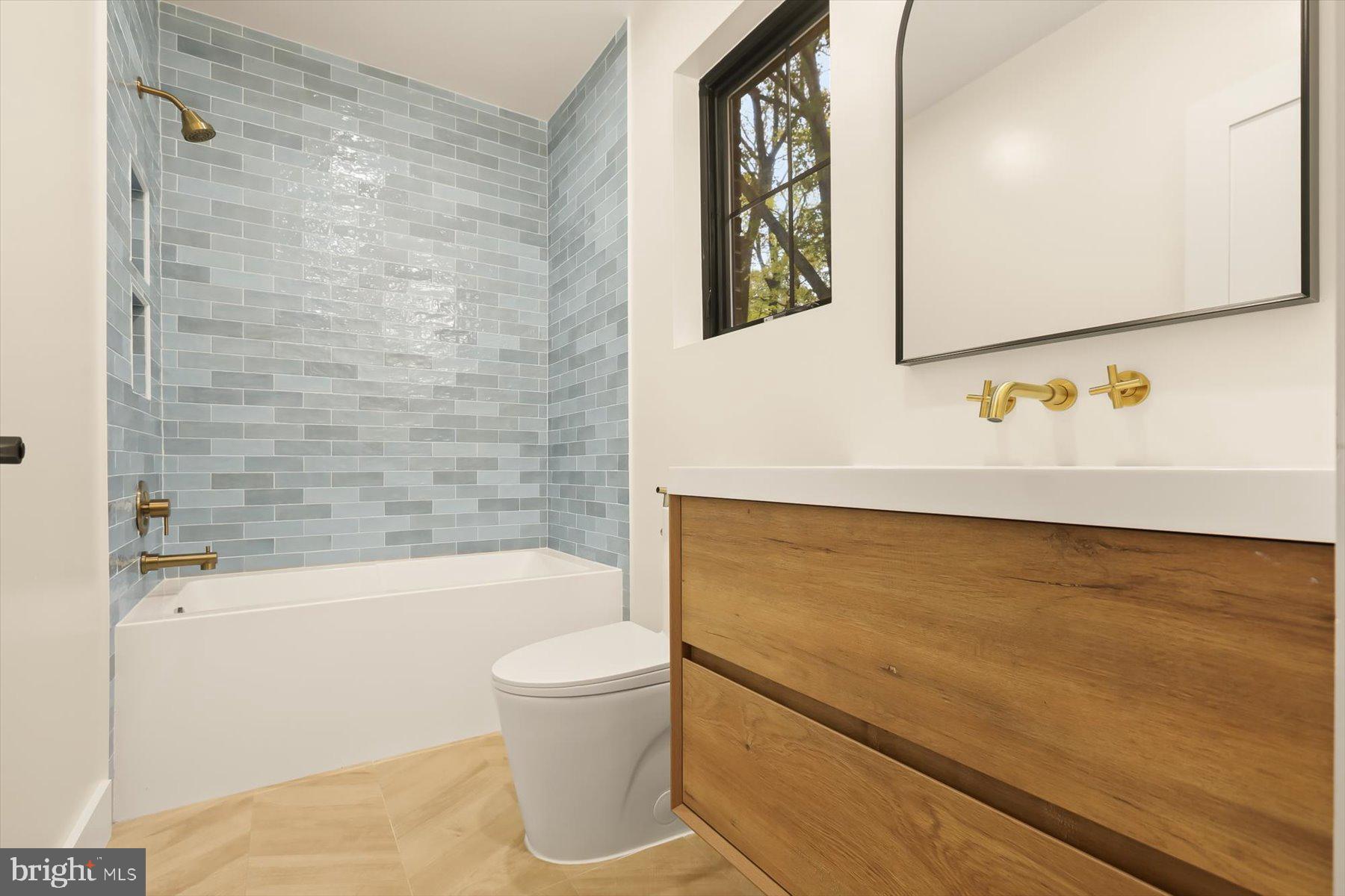 SEVEN OAKS - Residential