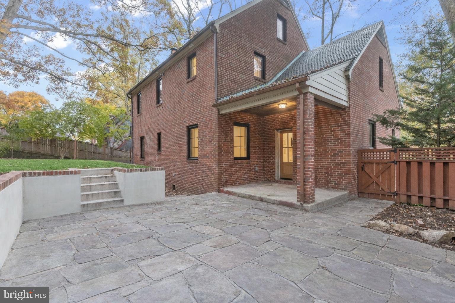 SEVEN OAKS - Residential