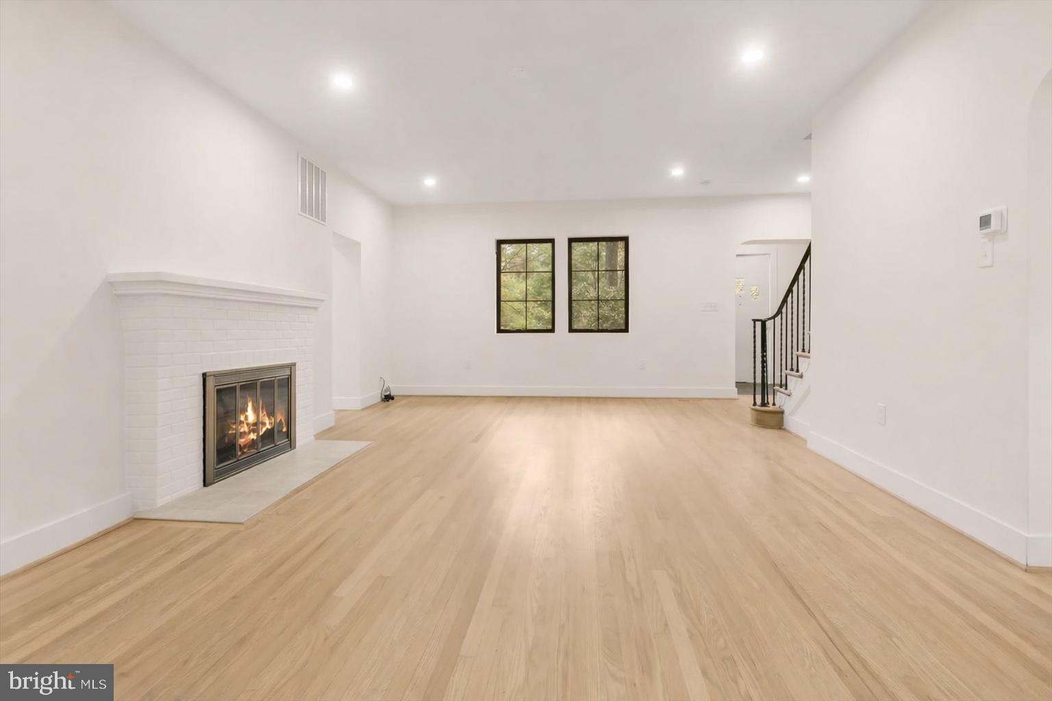 SEVEN OAKS - Residential