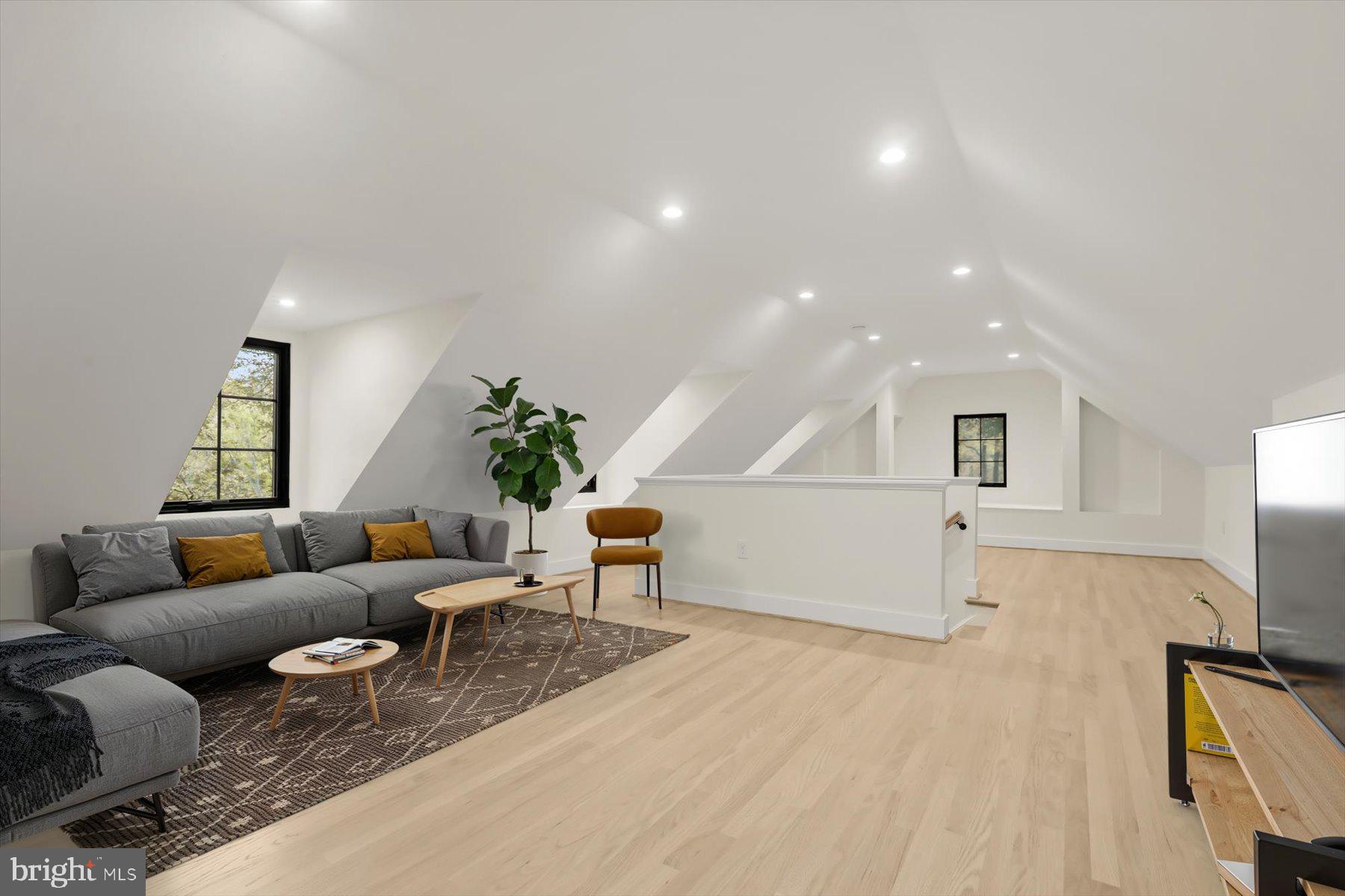 SEVEN OAKS - Residential