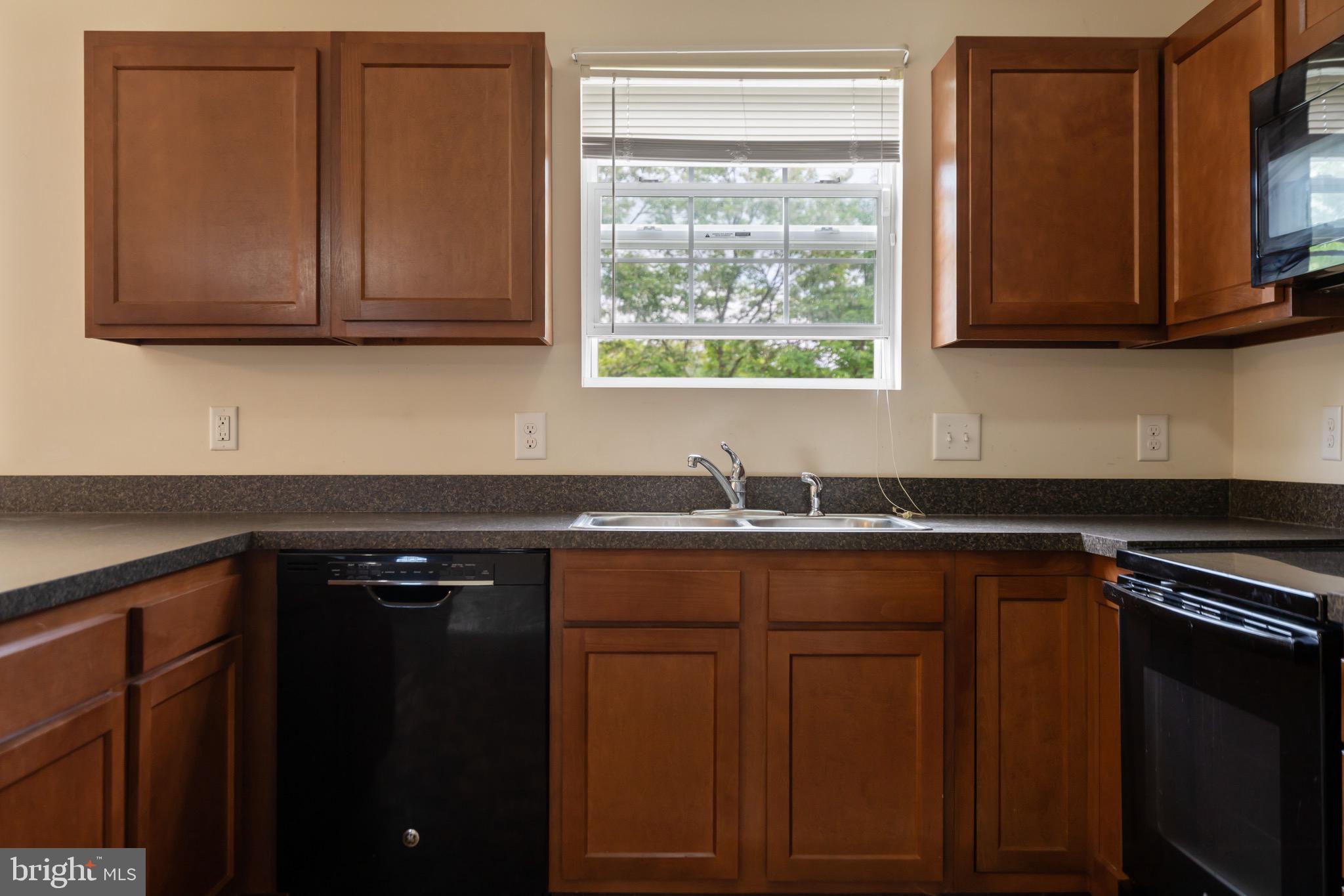 INWOOD VILLAGE - Residential