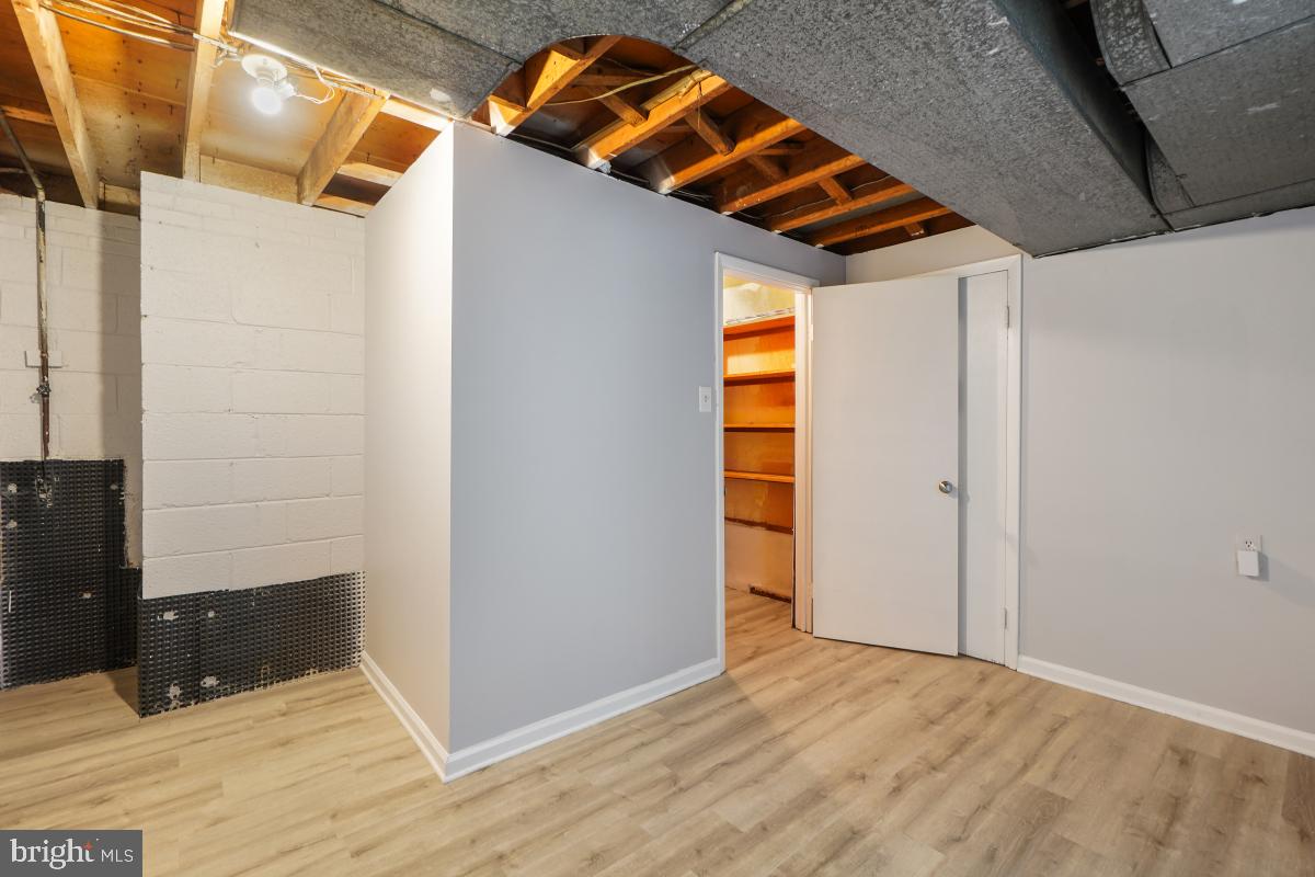 ROSECROFT PARK - Residential Lease