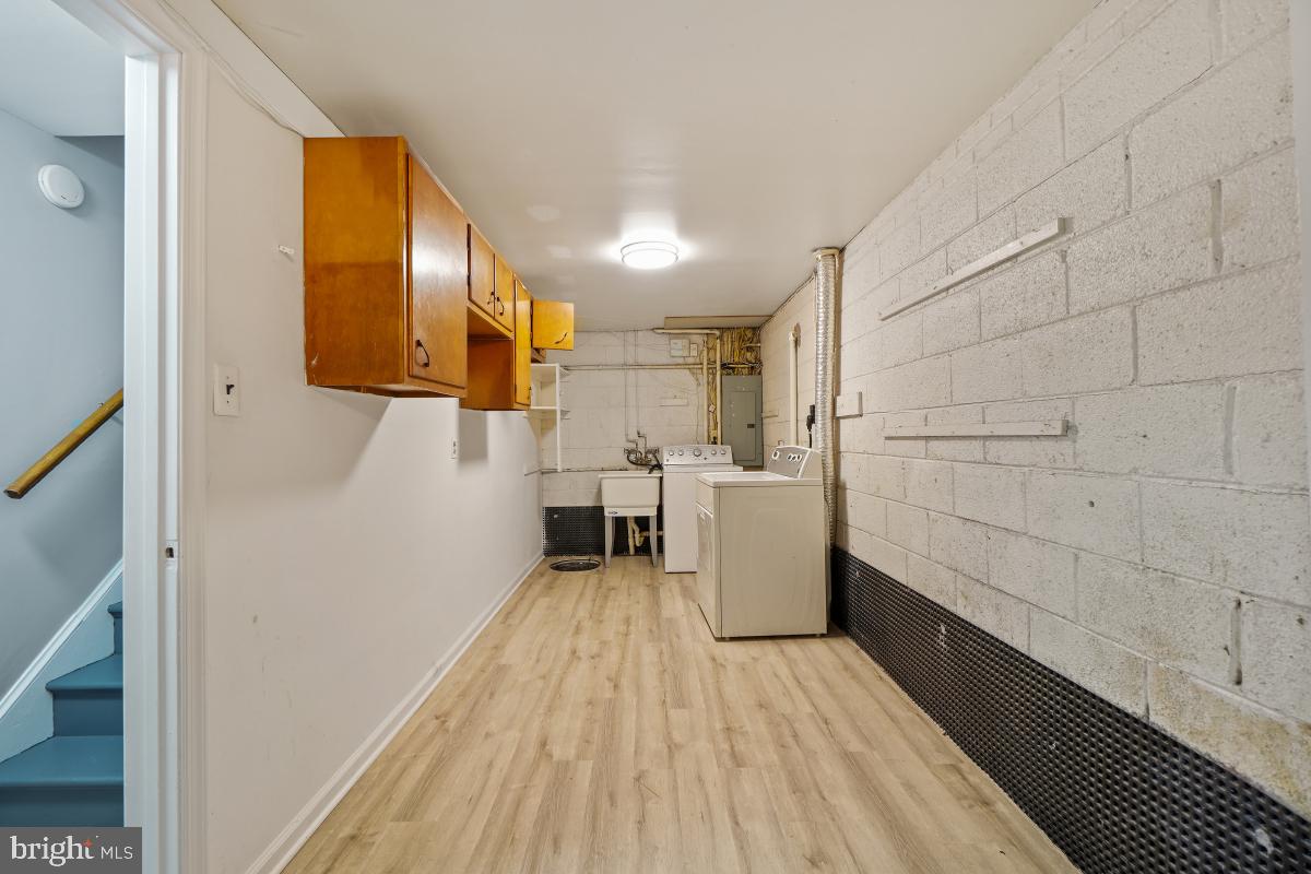 ROSECROFT PARK - Residential Lease