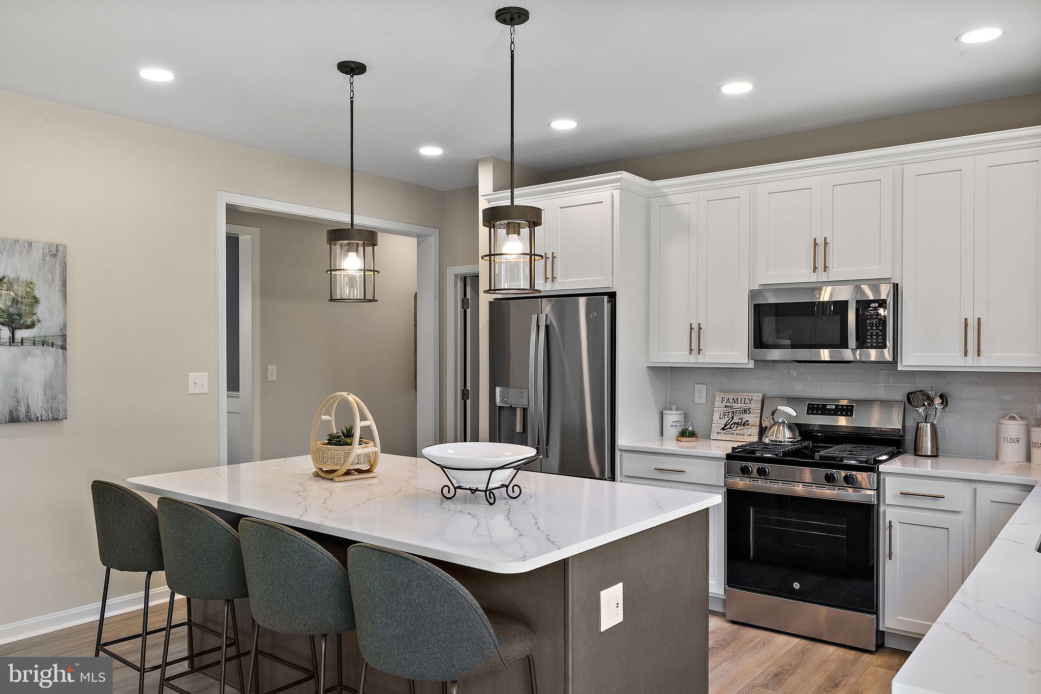 POND VIEW ESTATES - Residential