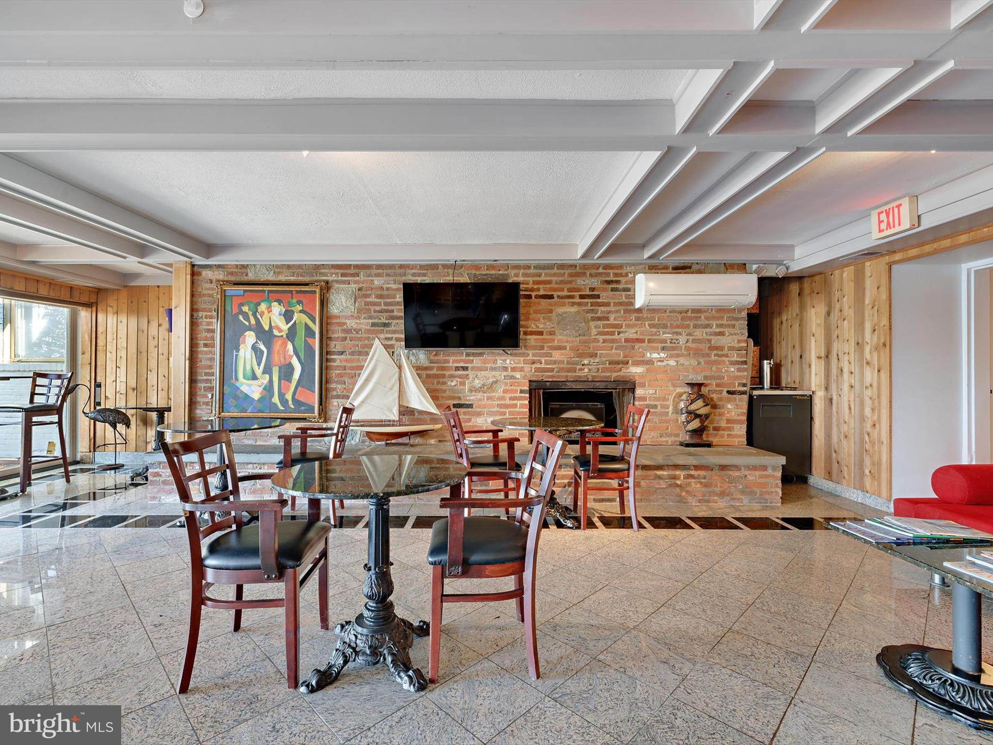 THE YACHT CLUB CONDOMINIUMS - Residential